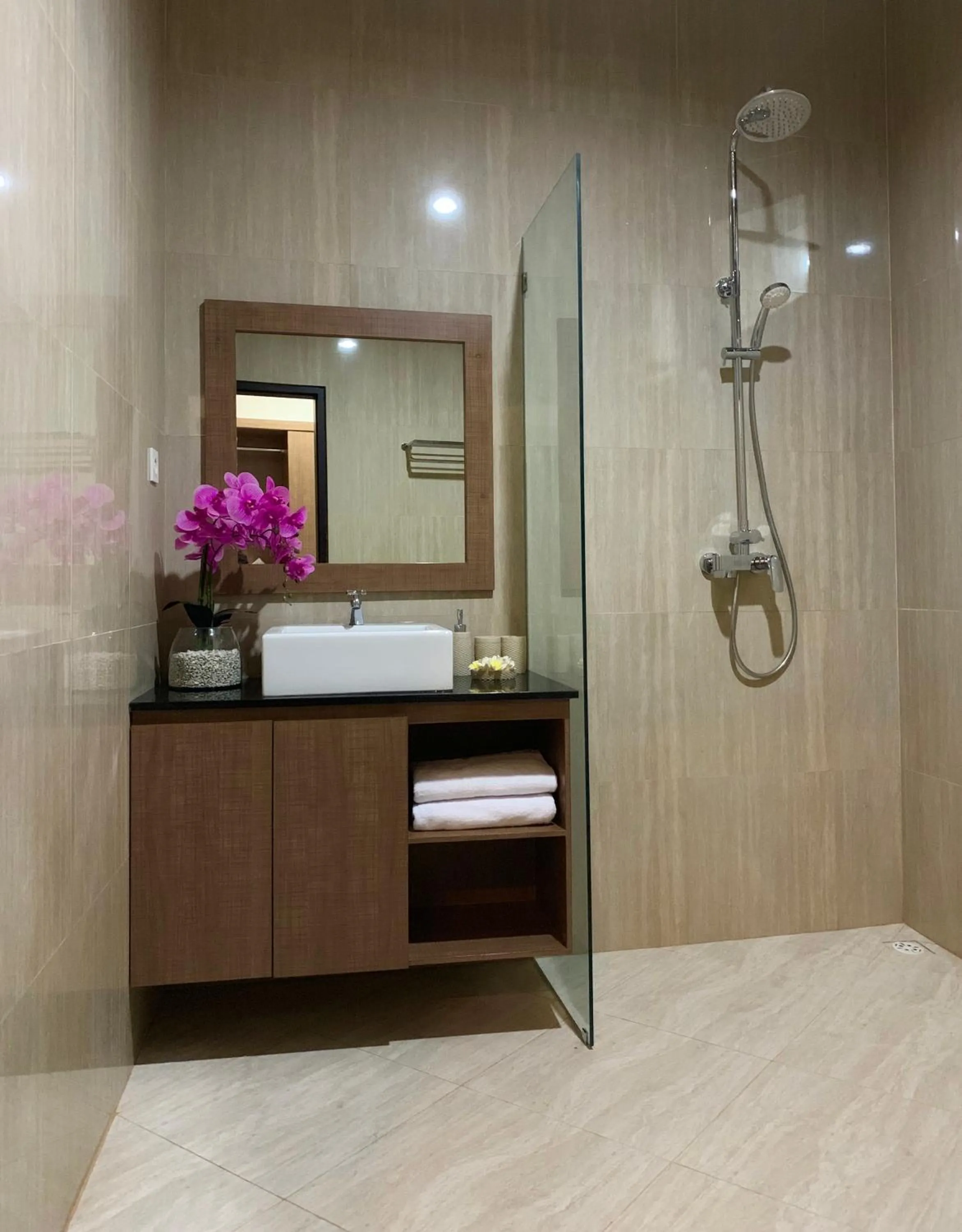 Bathroom in Jonsen Homestay