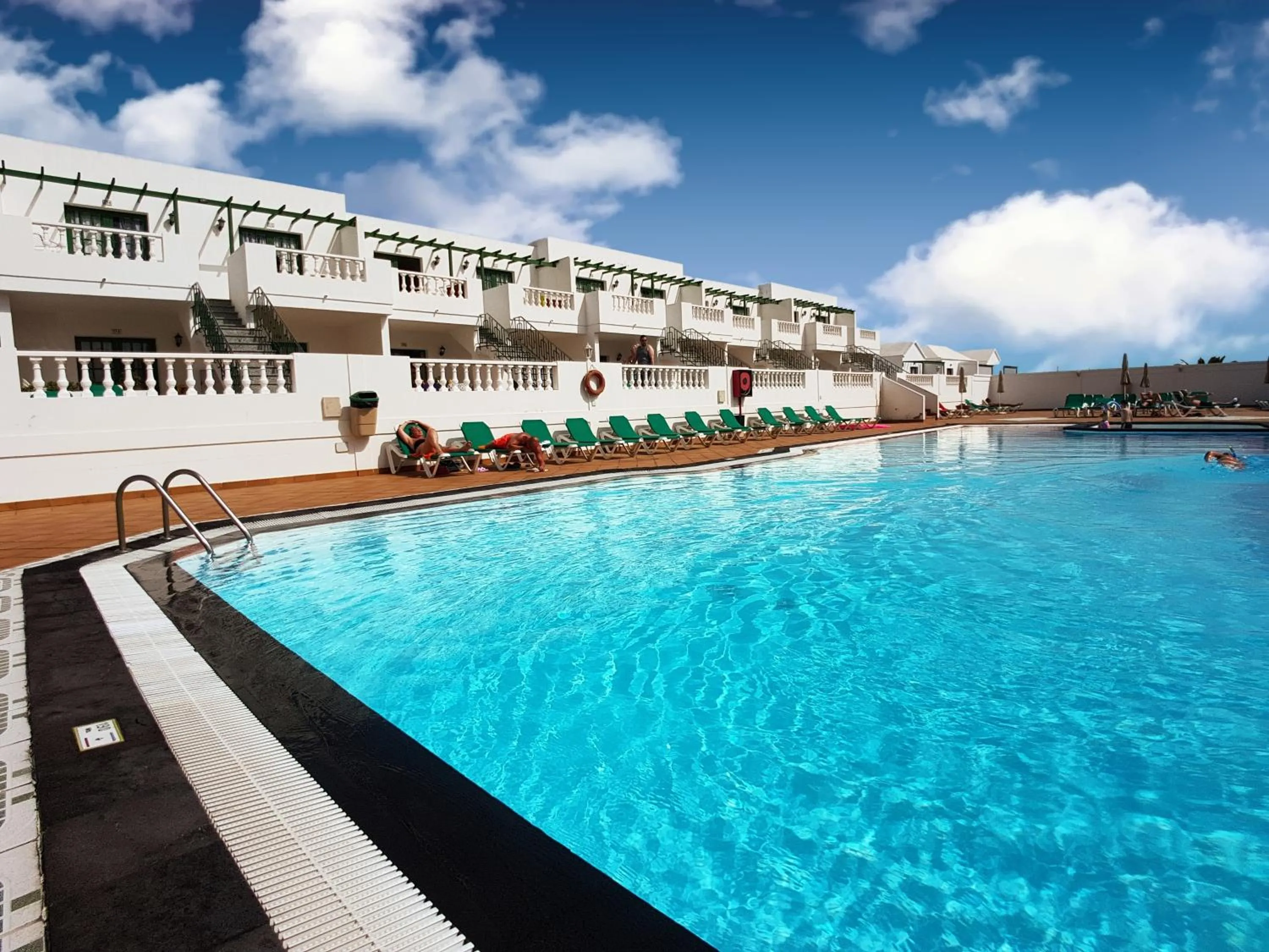 Swimming pool in Apartamentos Tisalaya