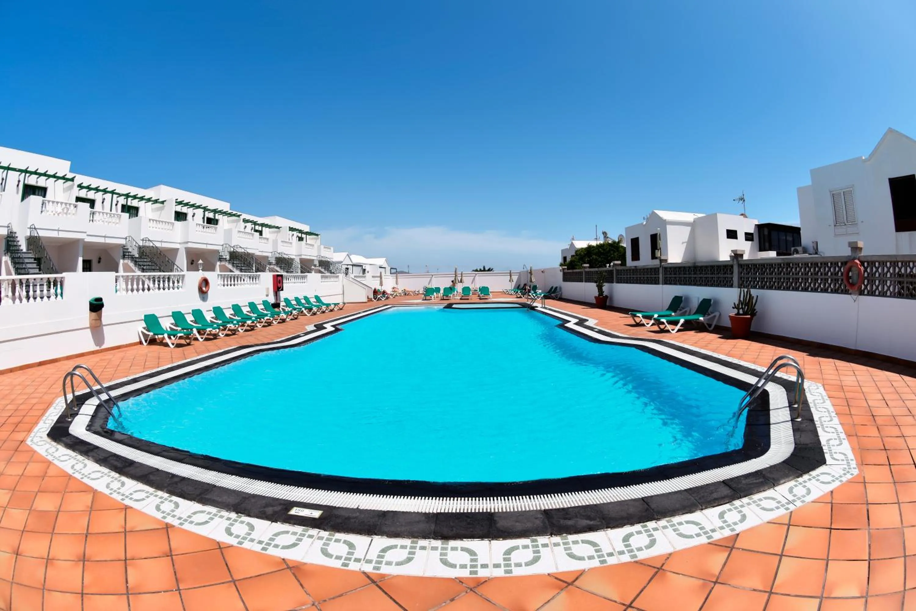 Swimming pool in Apartamentos Tisalaya