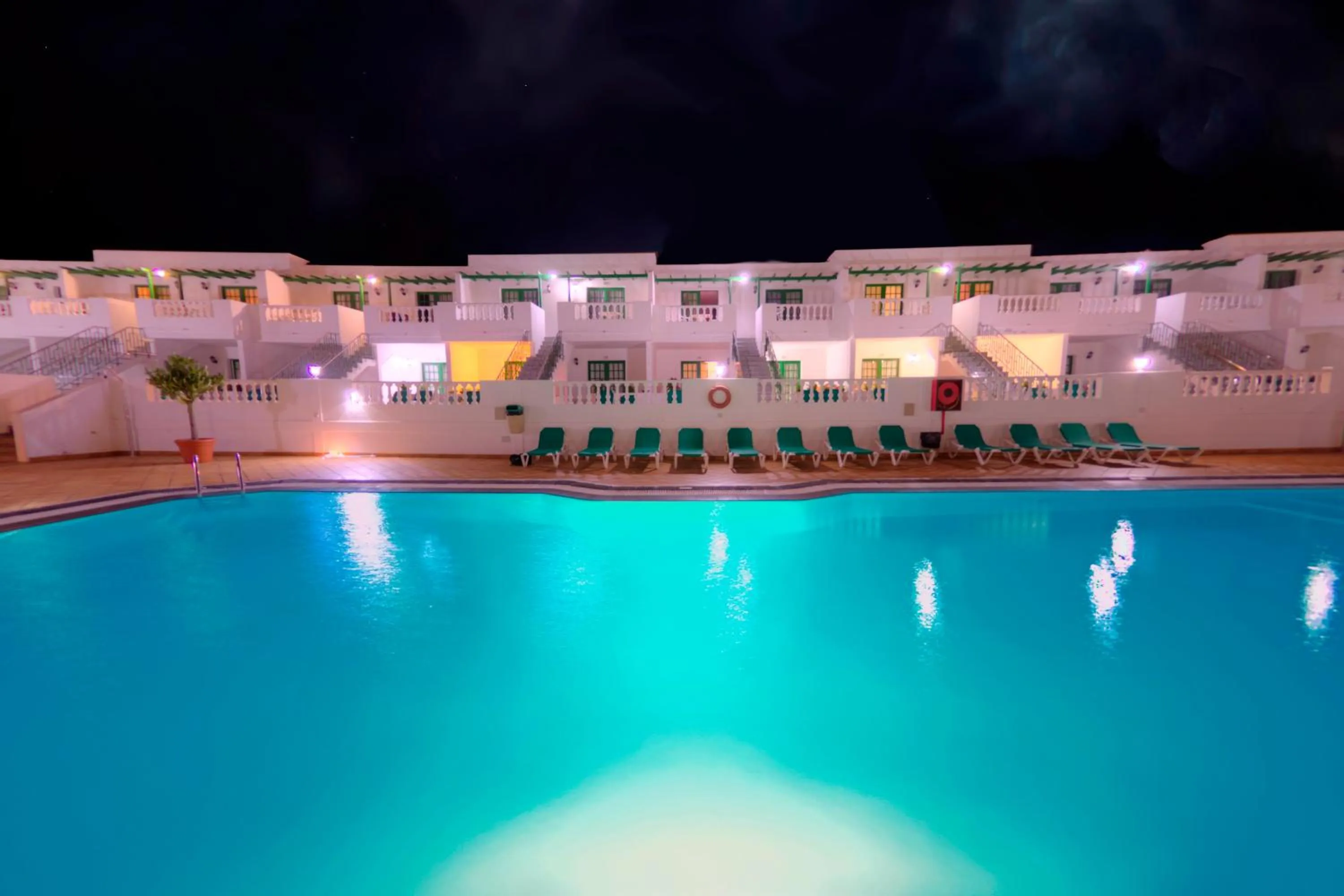 Night in Apartamentos Tisalaya