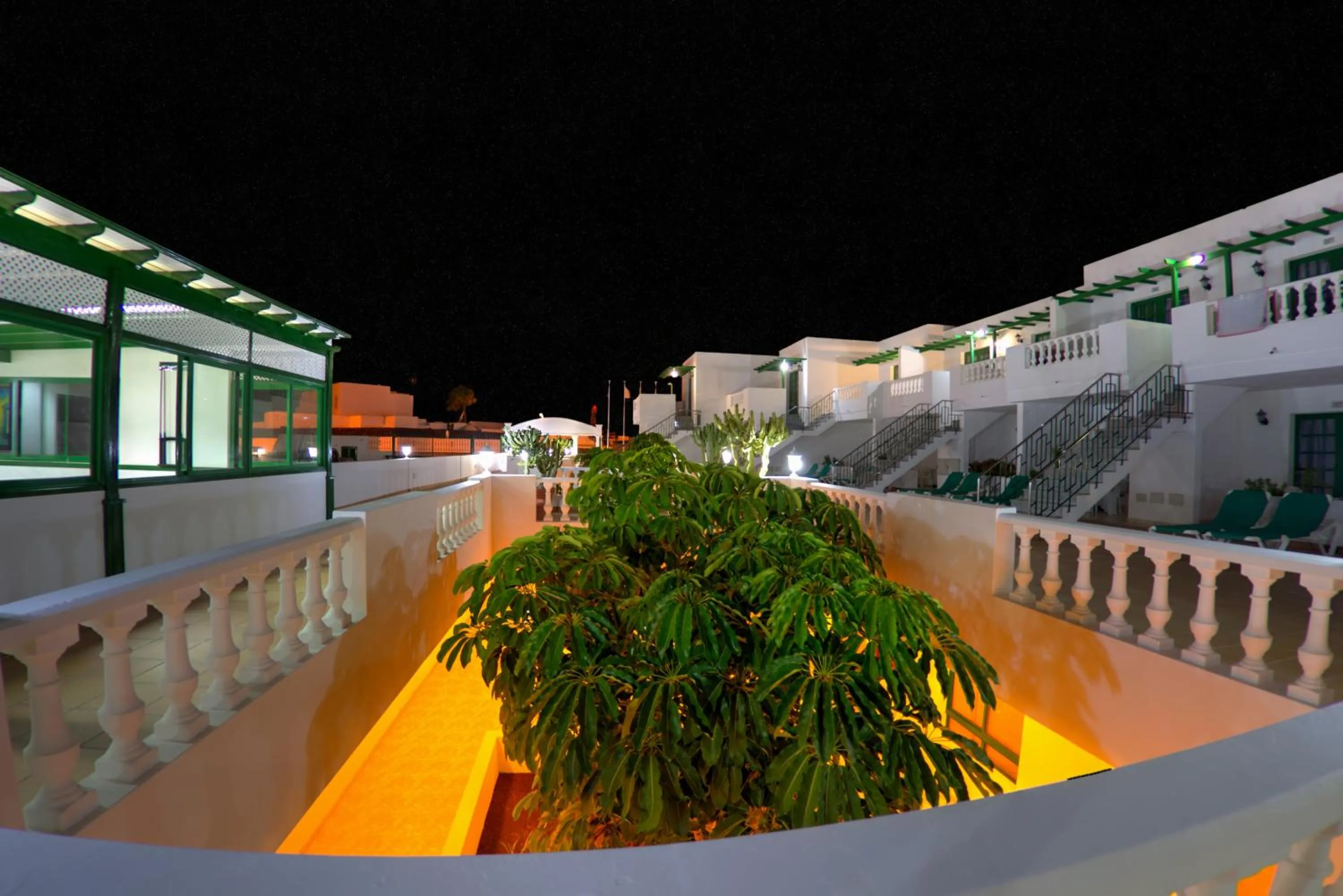 Night in Apartamentos Tisalaya