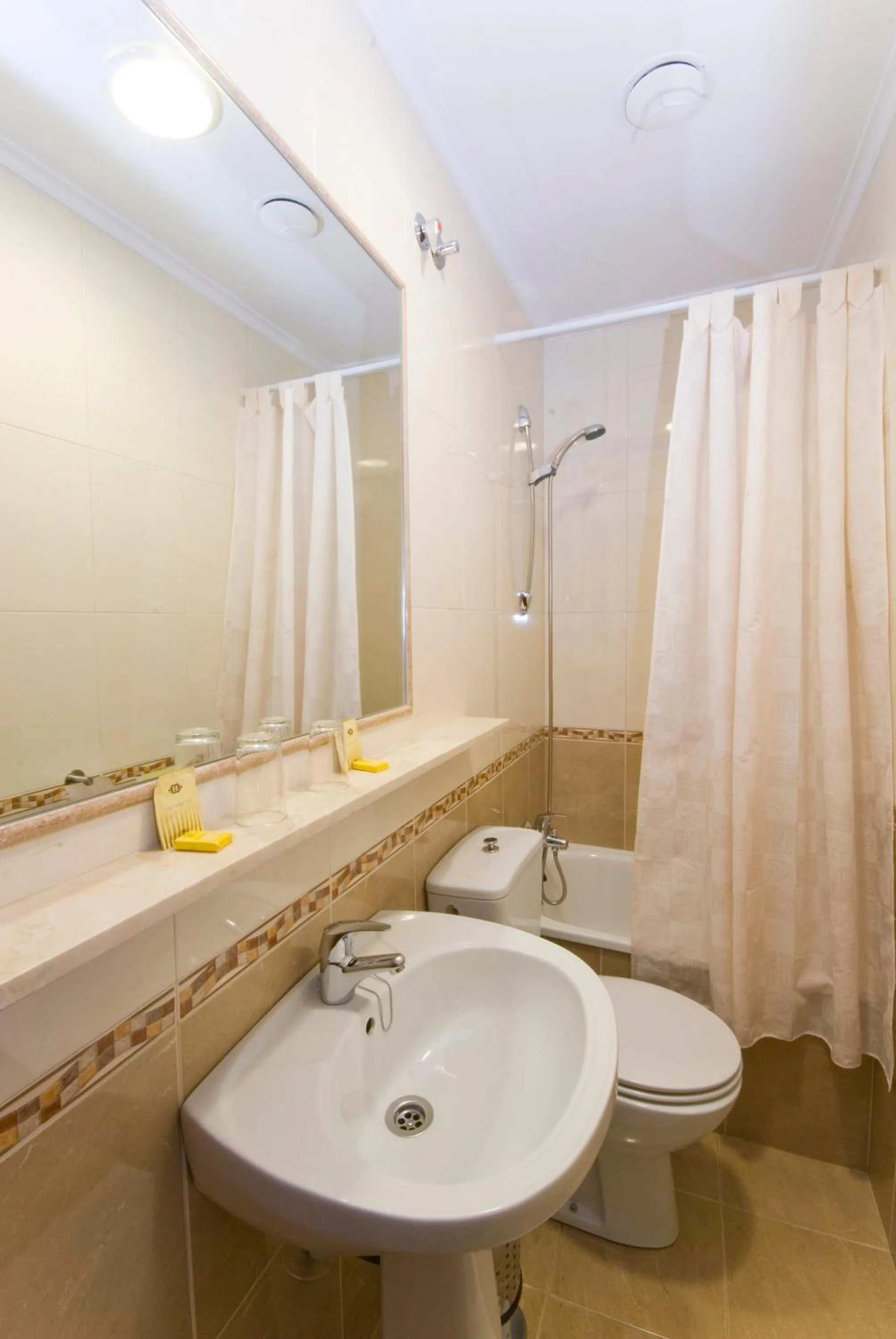 Bathroom in Hostal Edreira