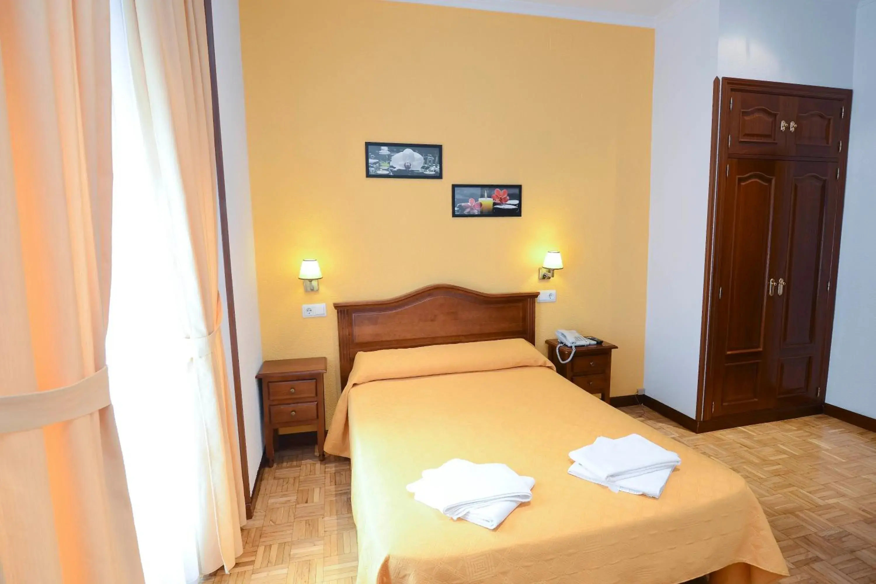 Double Room in Hostal Edreira Double Room in Hostal Edreira