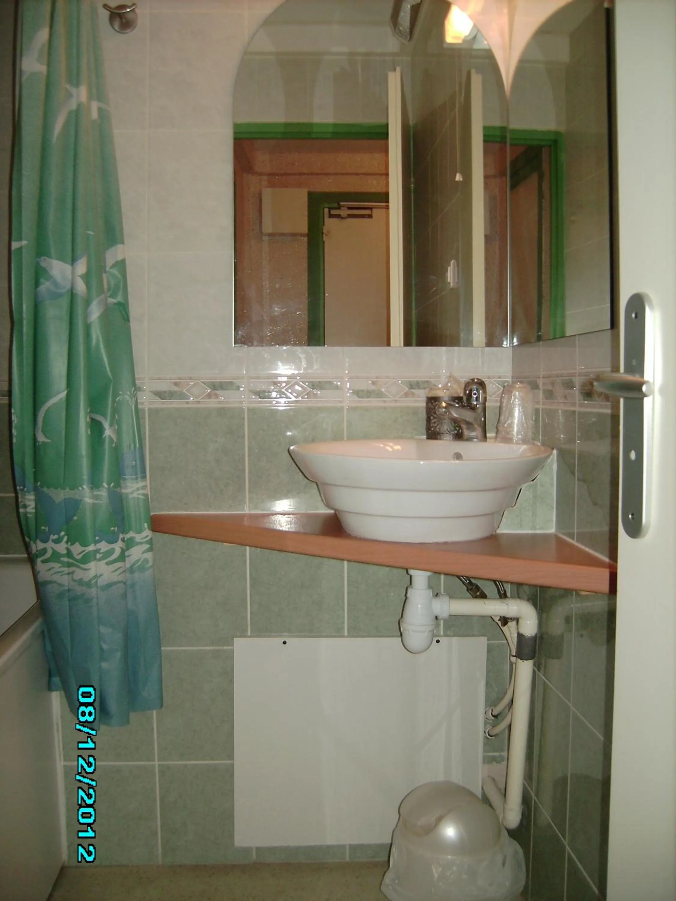 Bathroom in Terroir et Tradition A La Ducasse