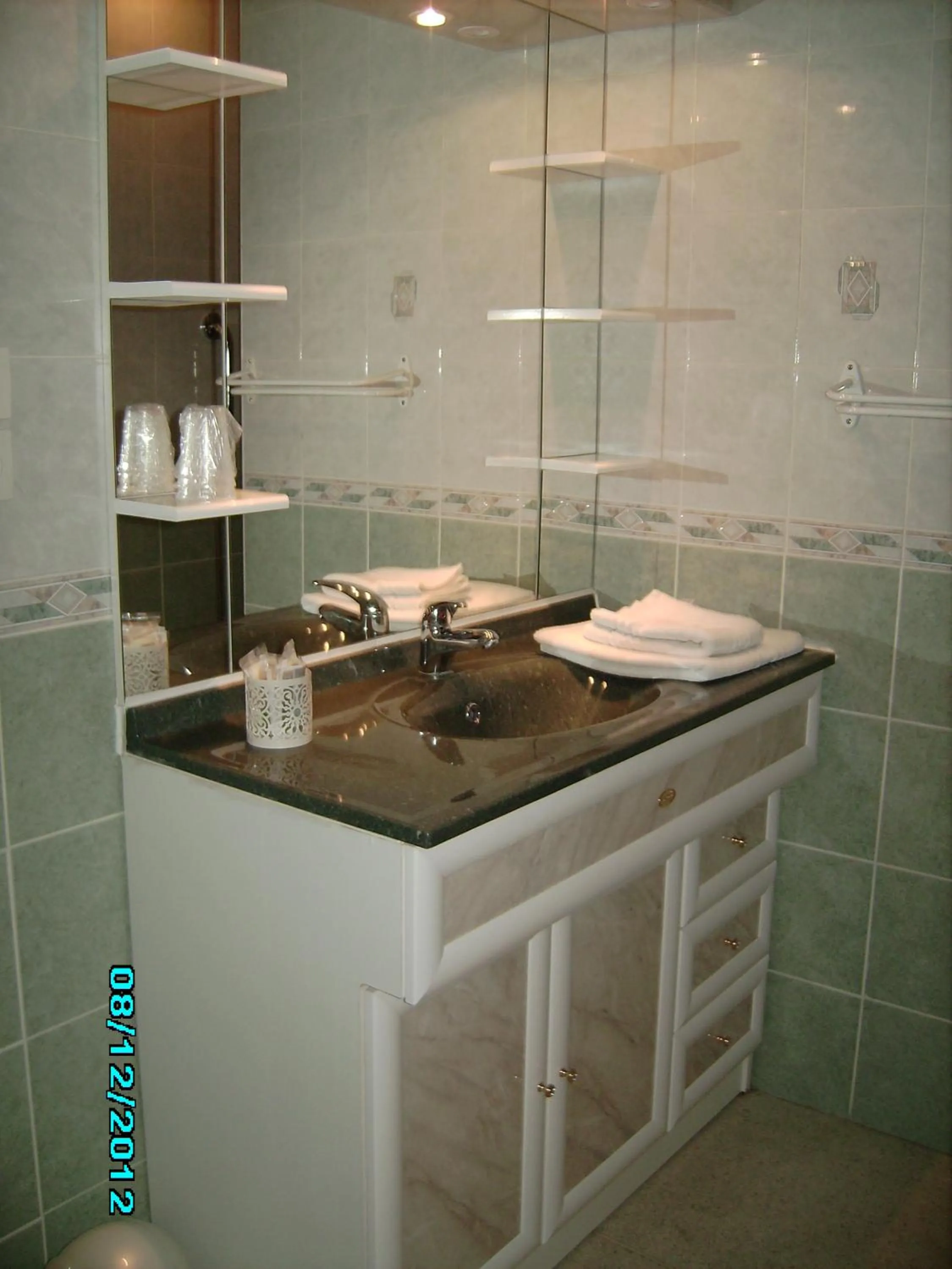 Bathroom in Terroir et Tradition A La Ducasse