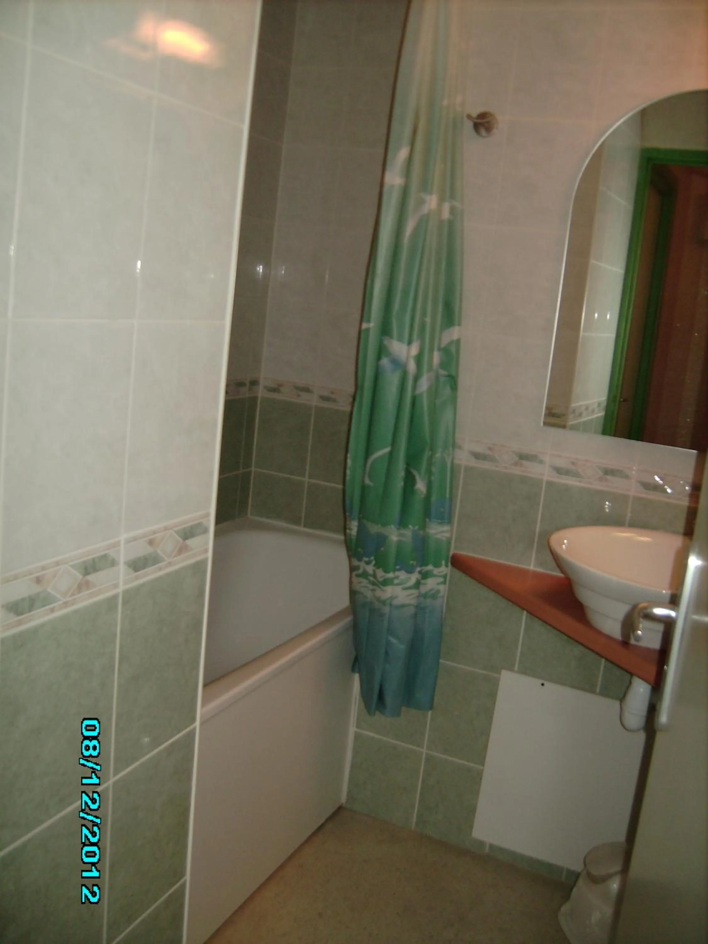 Bathroom in Terroir et Tradition A La Ducasse