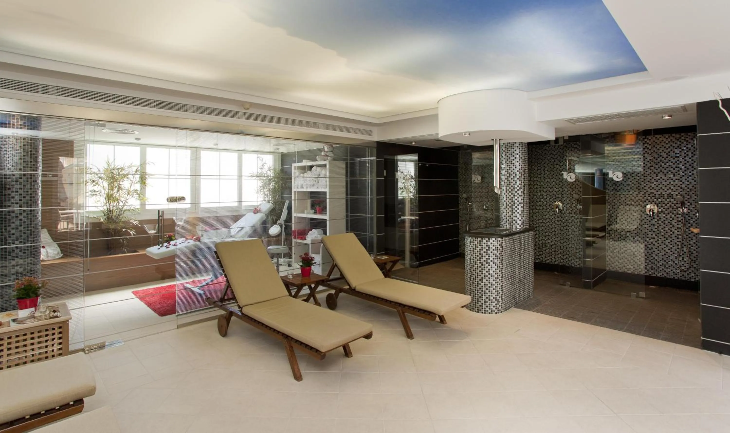 Steam room in Hotel Capricho