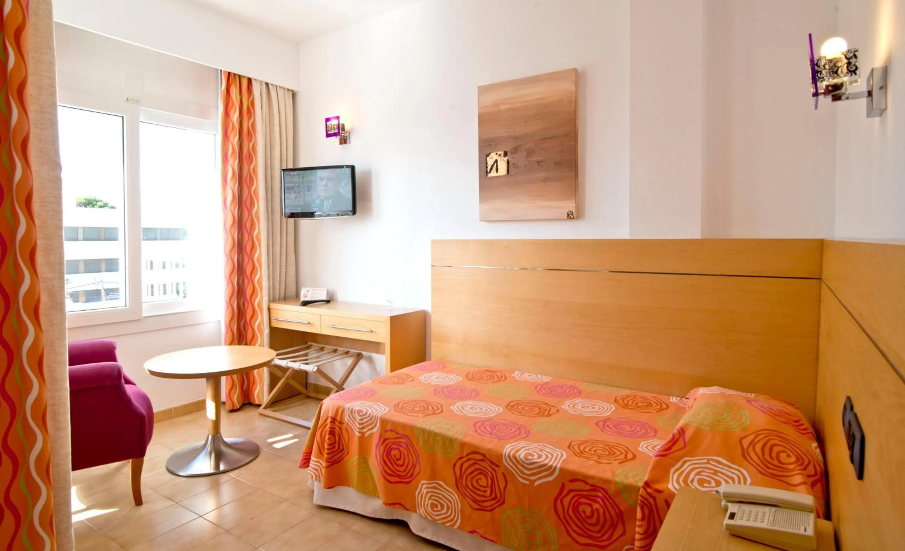 Photo of the whole room, Bed in Hotel Capricho