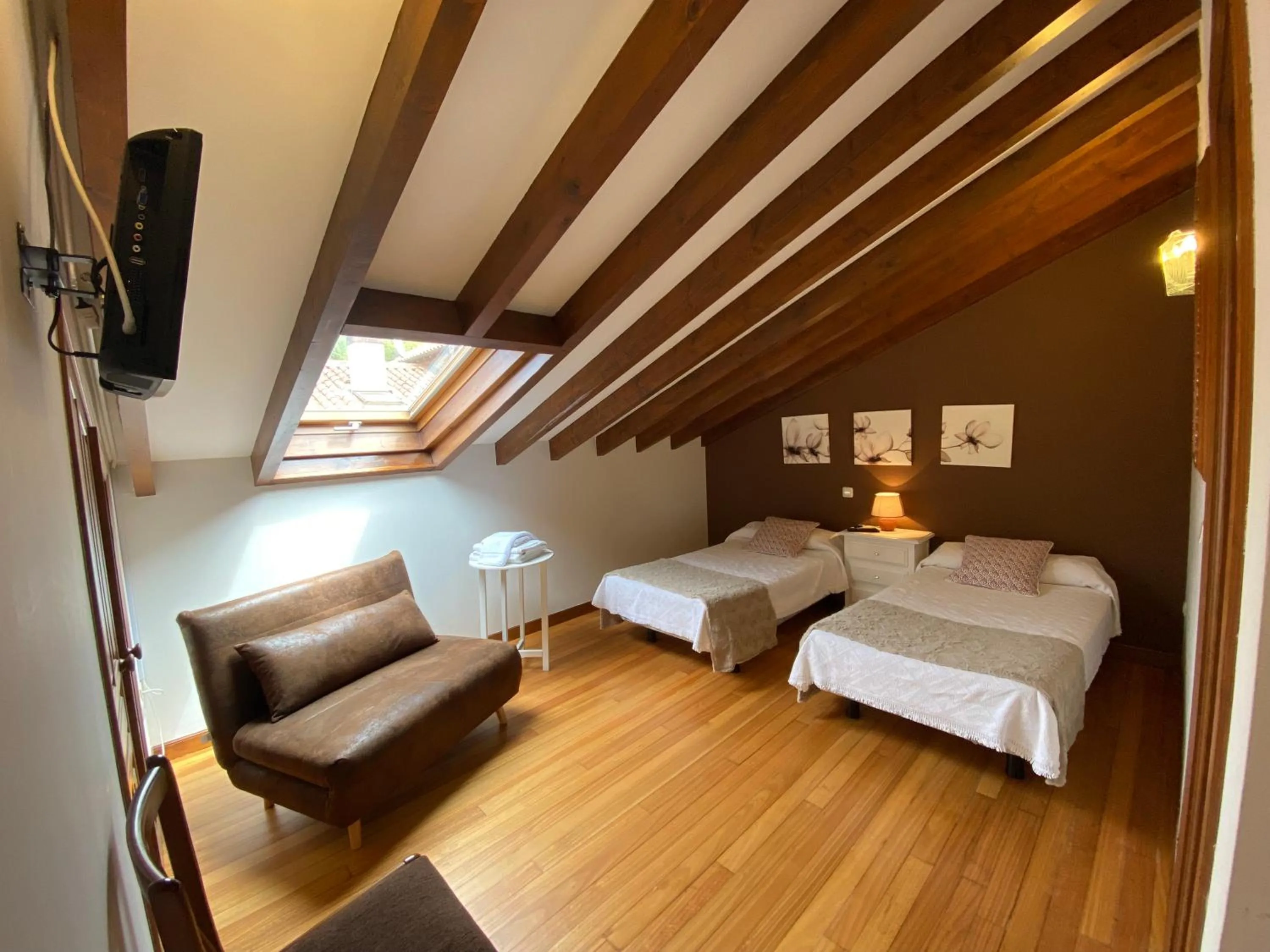 Photo of the whole room, Bed in La Posada de Abanillas