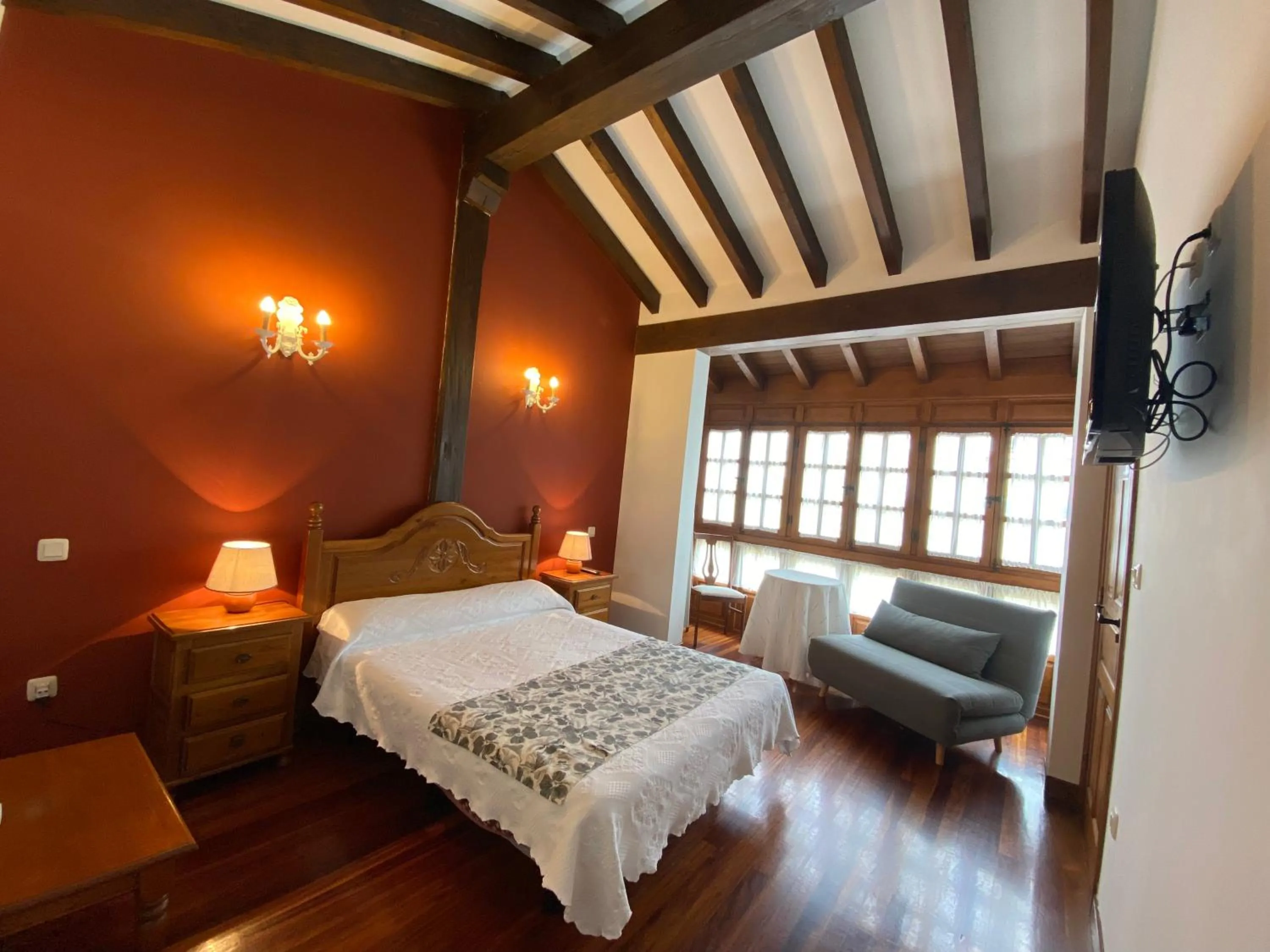 Photo of the whole room, Bed in La Posada de Abanillas