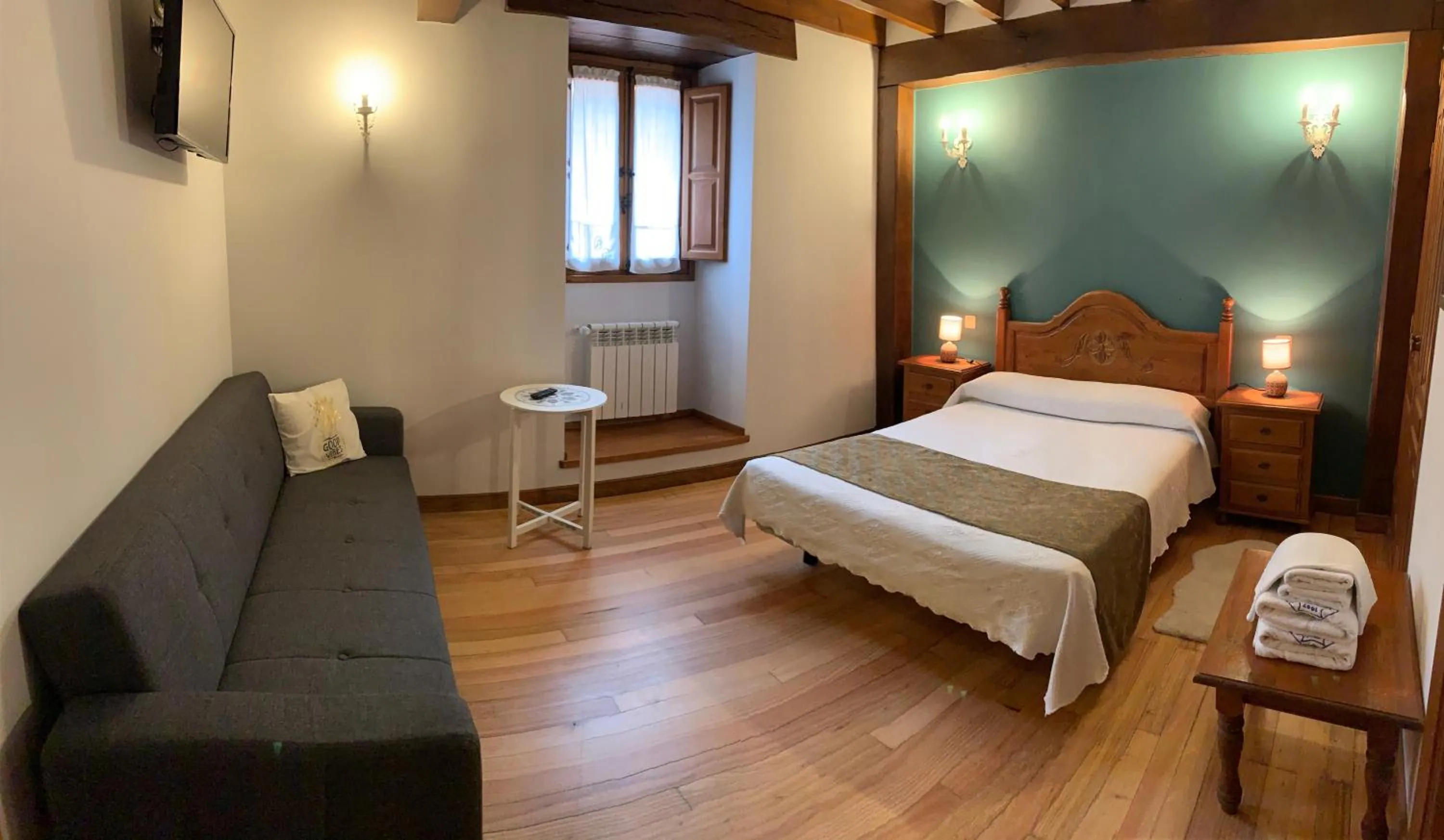 Photo of the whole room, Bed in La Posada de Abanillas
