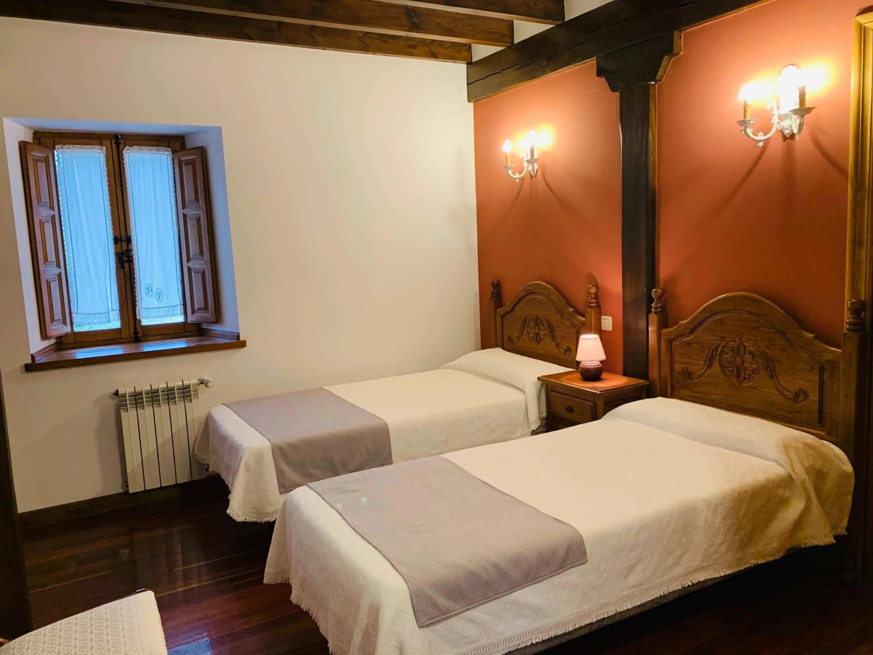 Photo of the whole room, Bed in La Posada de Abanillas