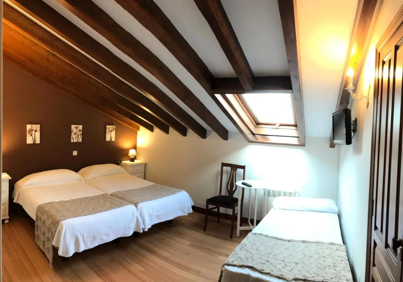 Photo of the whole room, Bed in La Posada de Abanillas