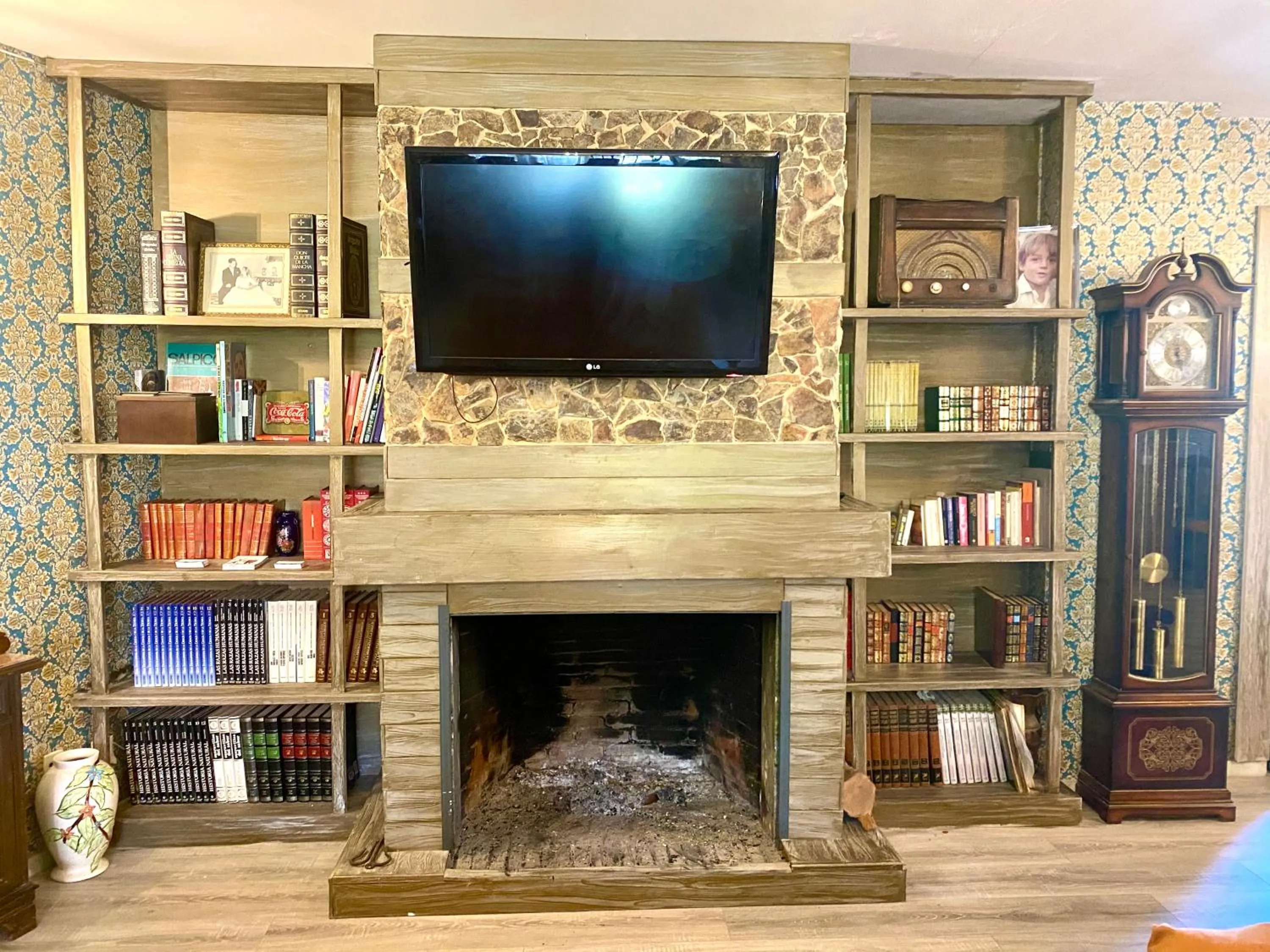 Communal lounge/ TV room in Villa Palma