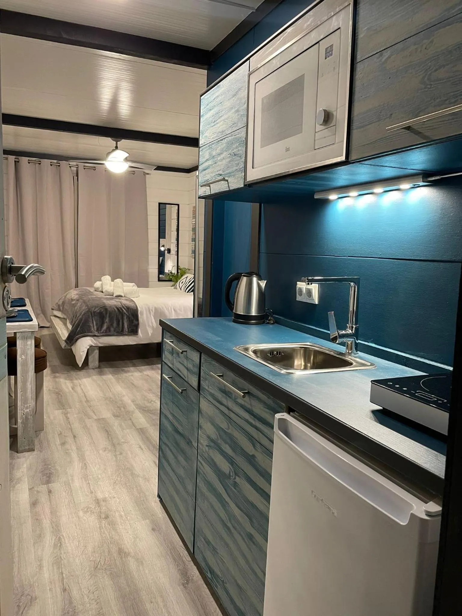 Kitchen or kitchenette, Bed in Villa Palma