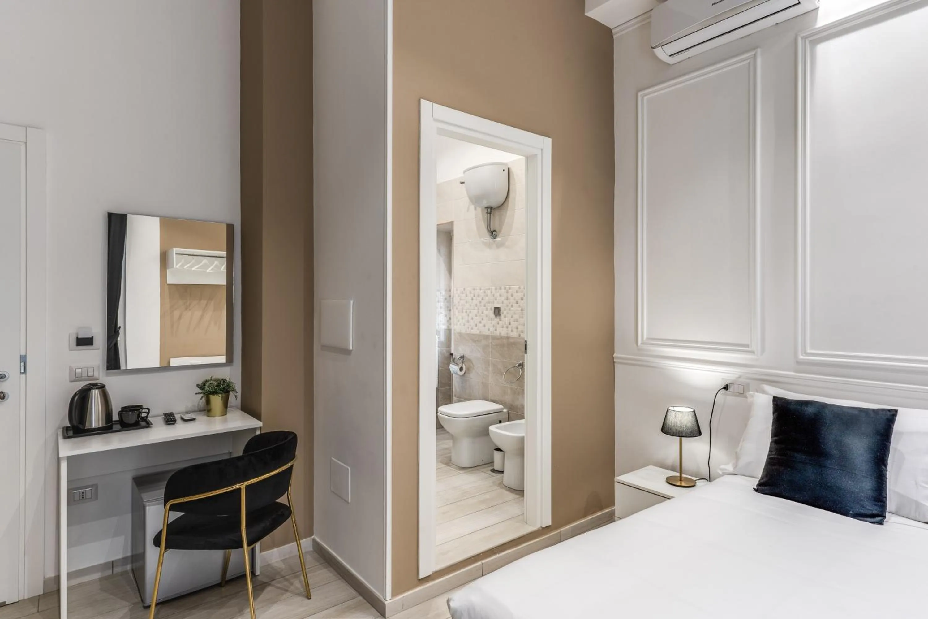 Bathroom in RAGGIO DI SOLE - ATAROOMS Collection