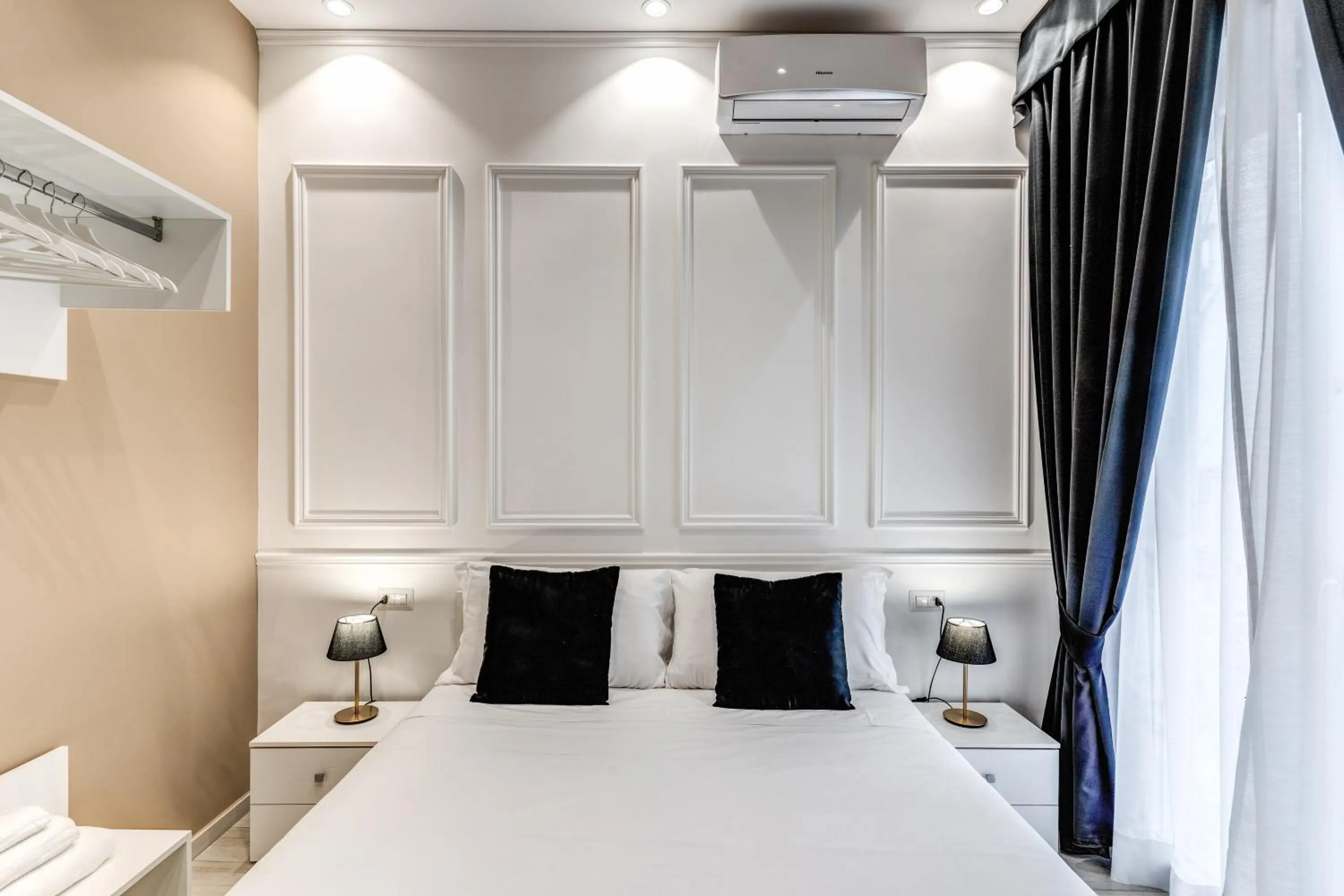 Bedroom, Bed in RAGGIO DI SOLE - ATAROOMS Collection