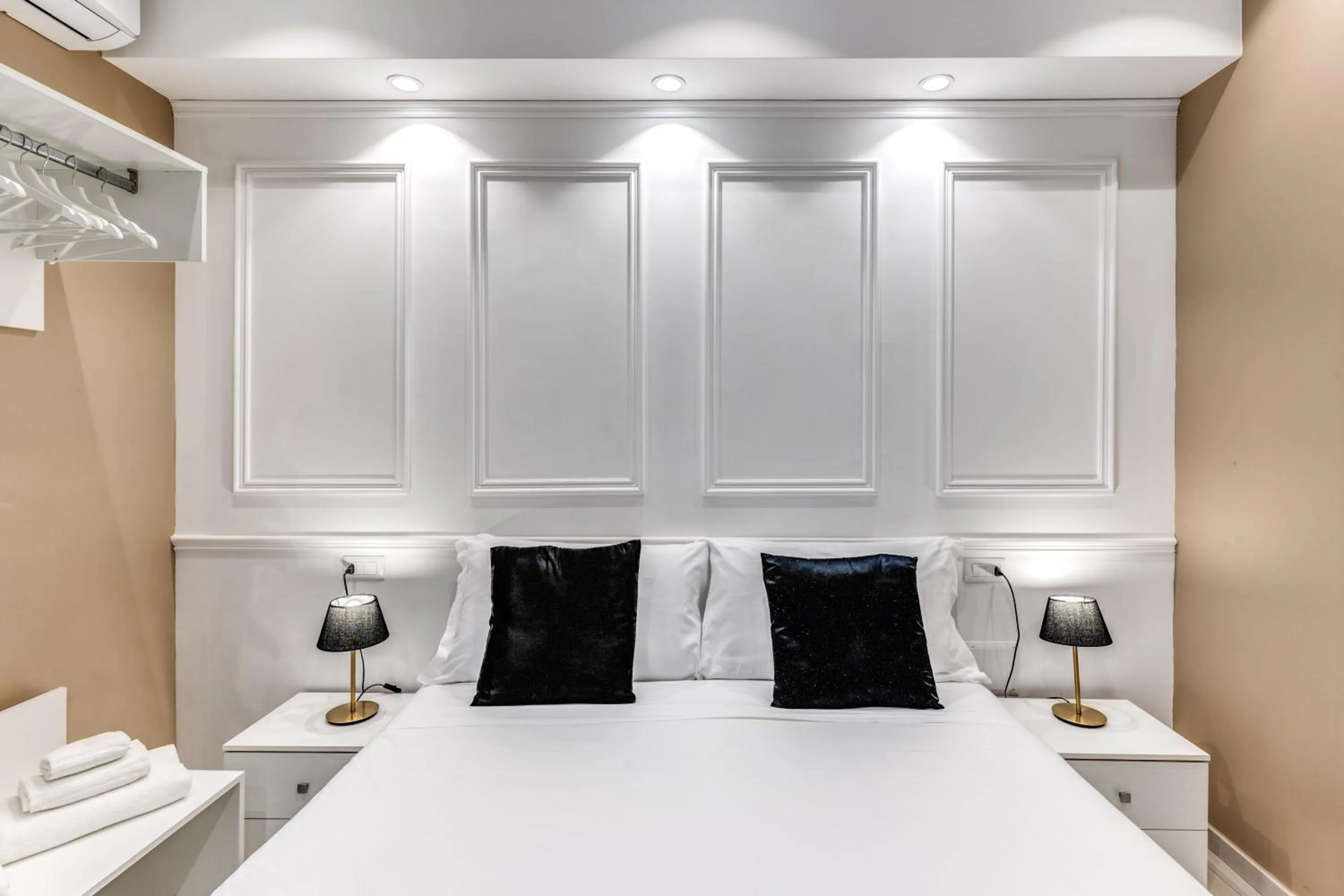 Bed in RAGGIO DI SOLE - ATAROOMS Collection