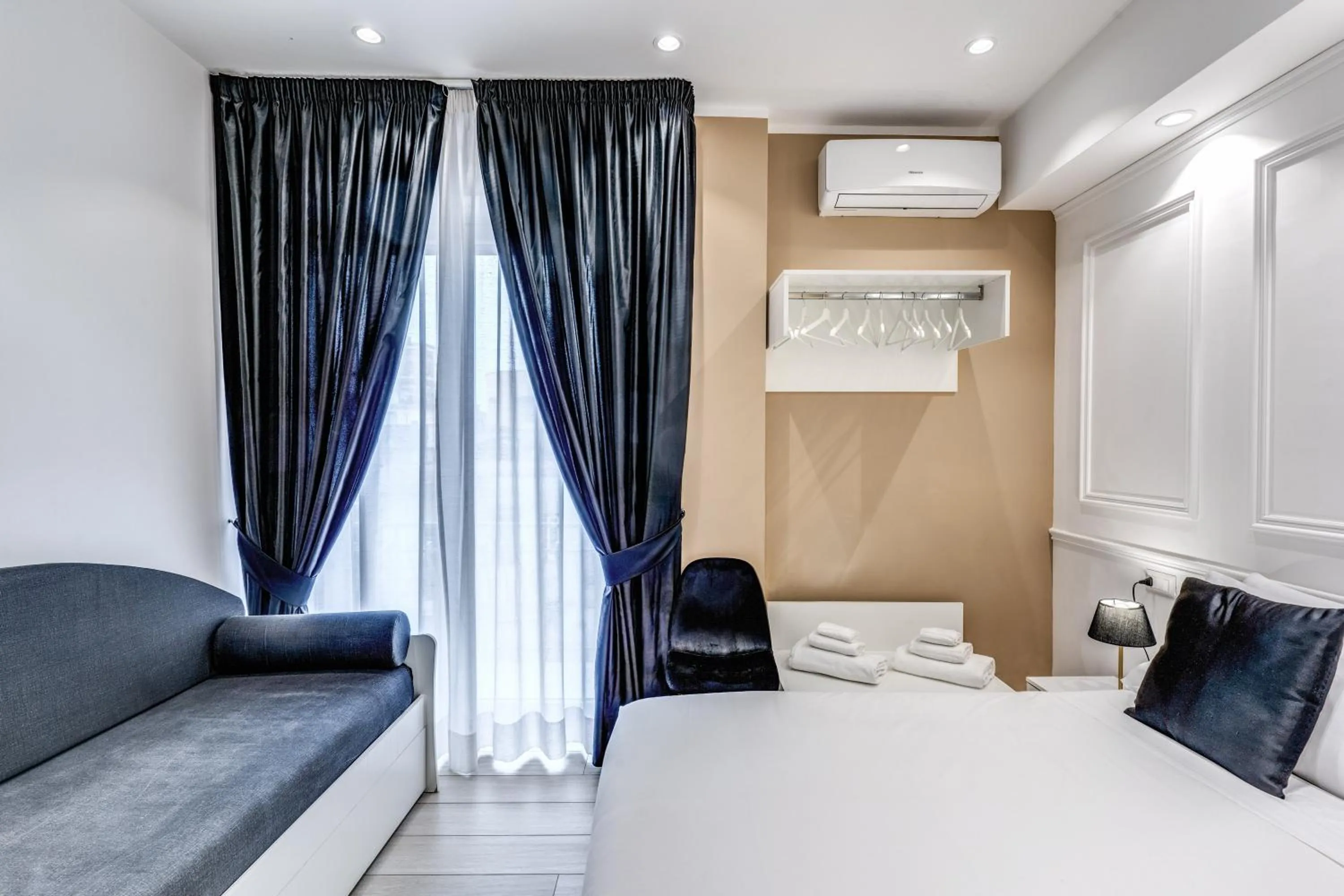 Bedroom, Bed in RAGGIO DI SOLE - ATAROOMS Collection