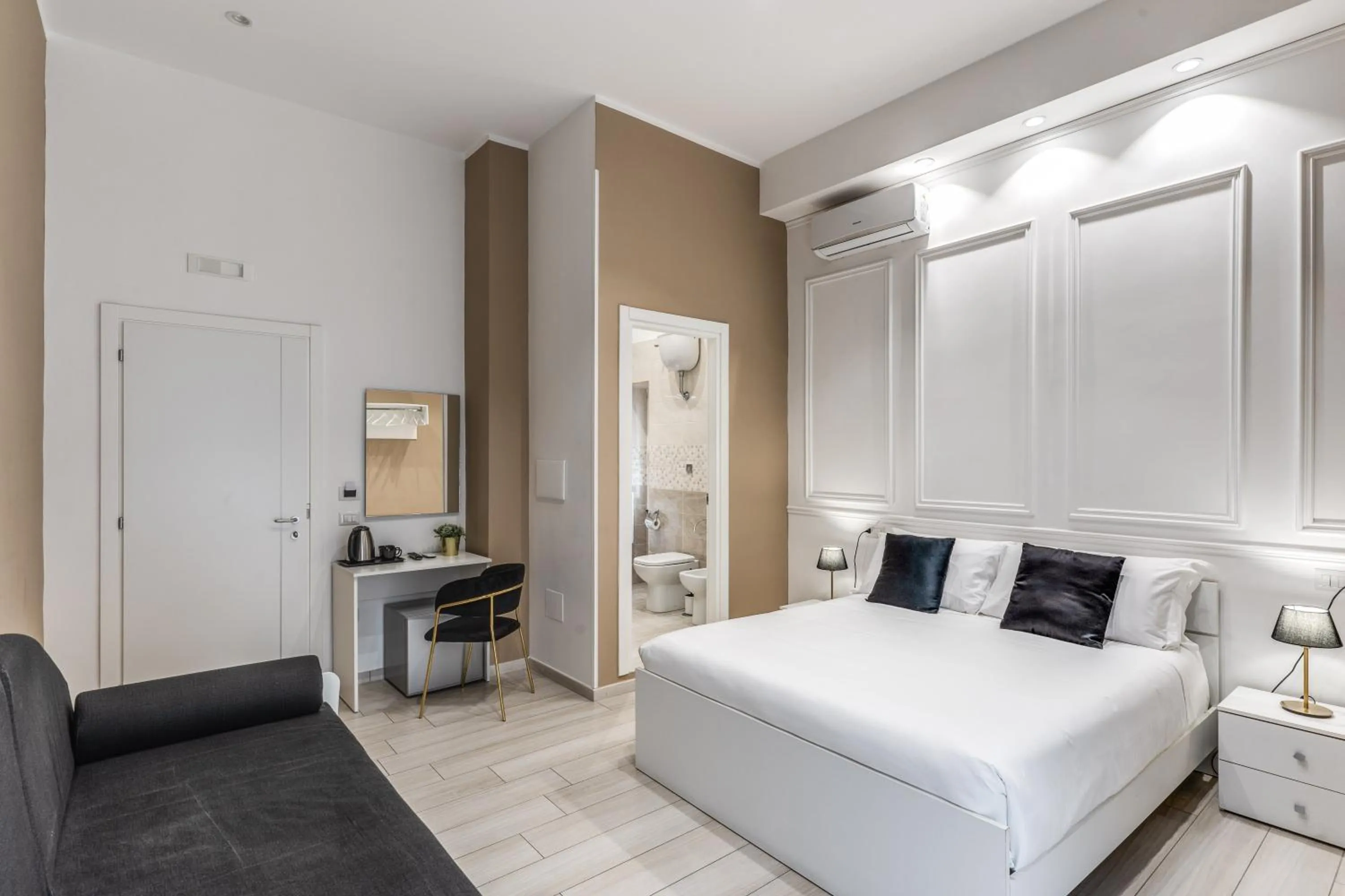 Bedroom, Bed in RAGGIO DI SOLE - ATAROOMS Collection