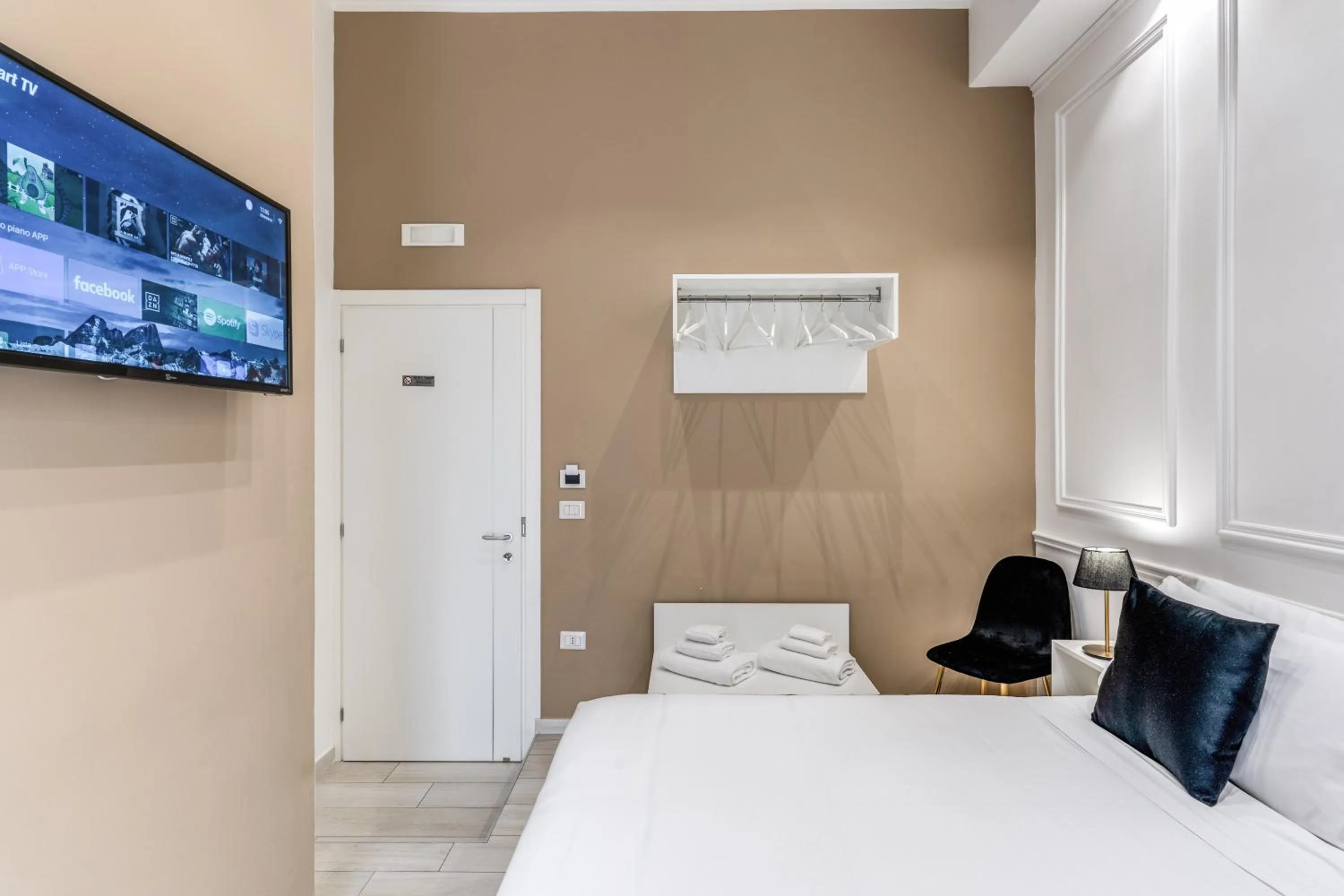 Bedroom, Bed in RAGGIO DI SOLE - ATAROOMS Collection