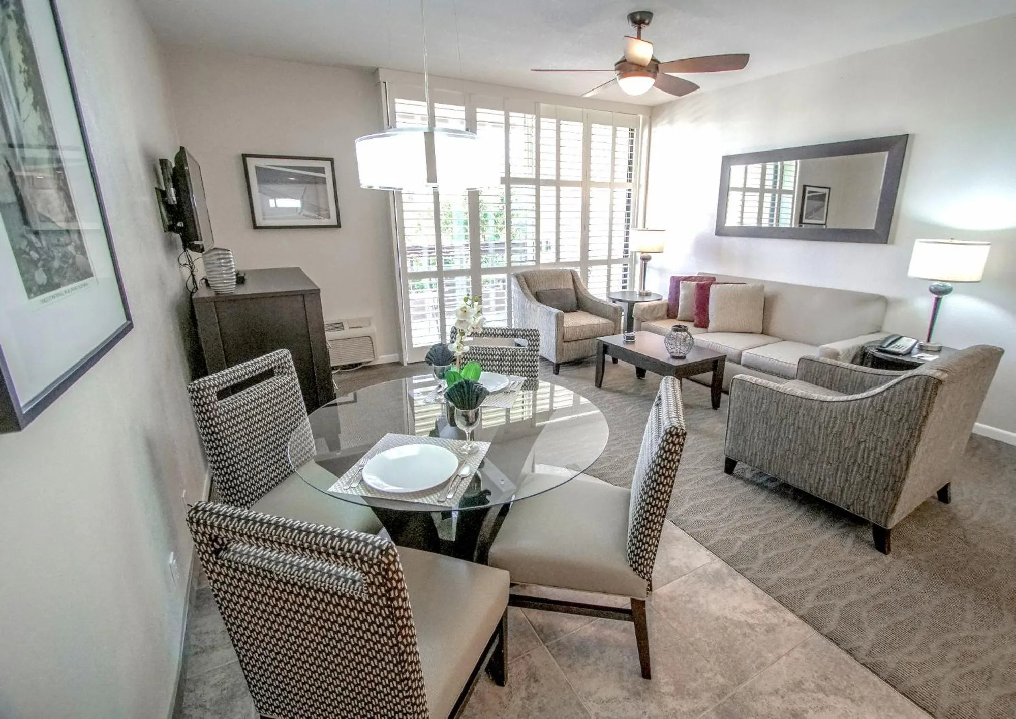 Living room in Palm Springs Tennis Club