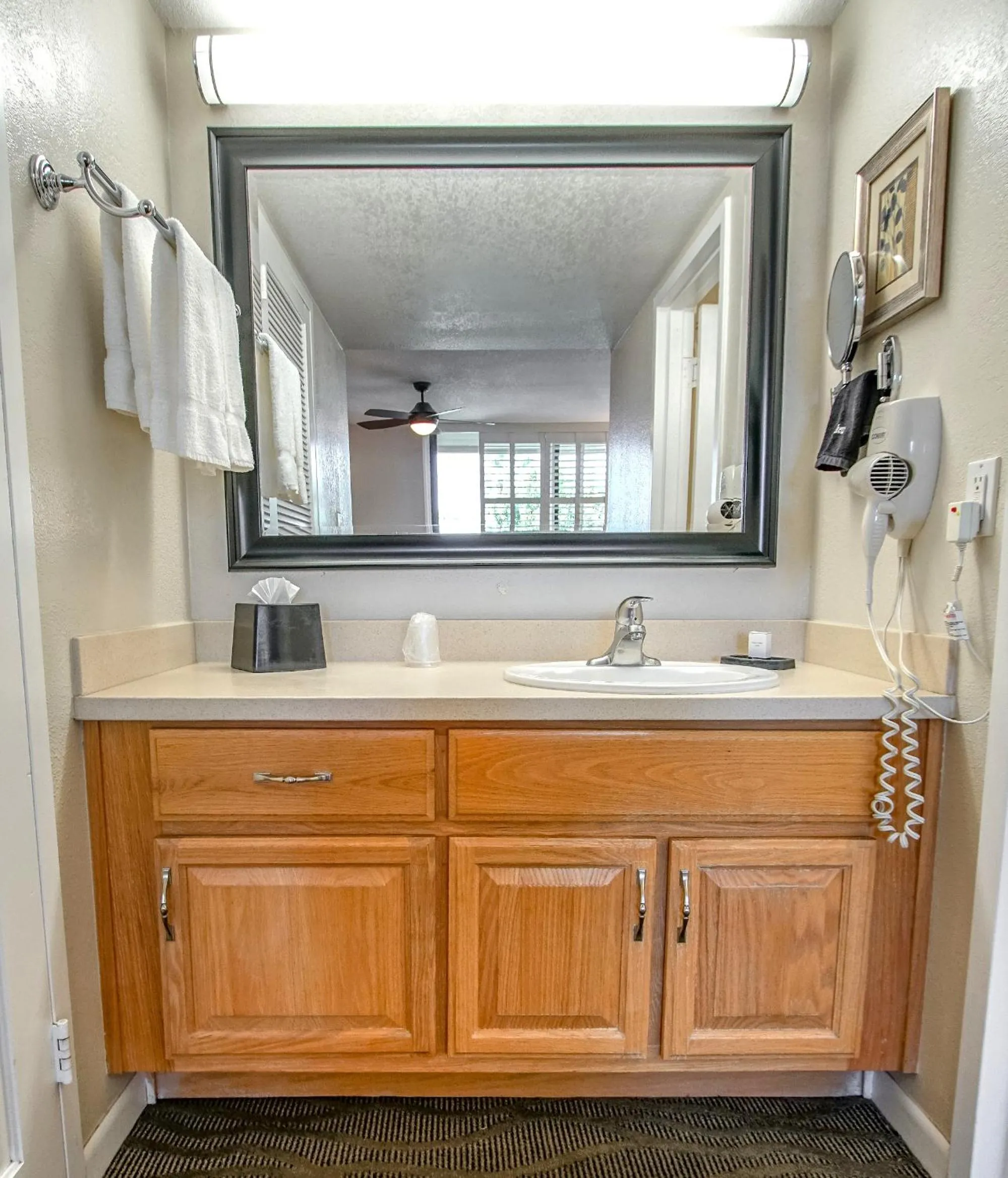 Bathroom in Palm Springs Tennis Club