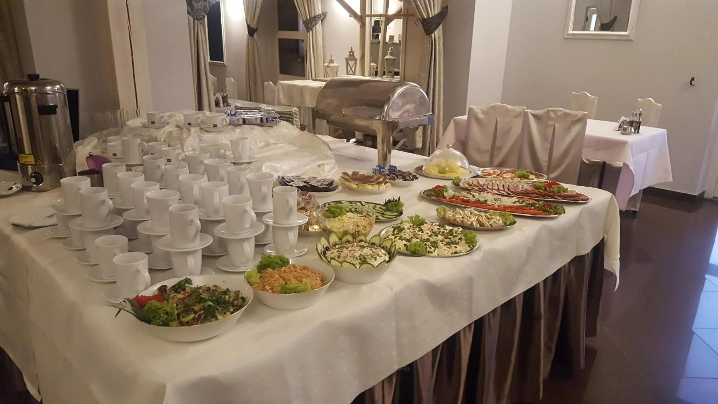 Buffet breakfast in Zajazd Pod Gwiazdami