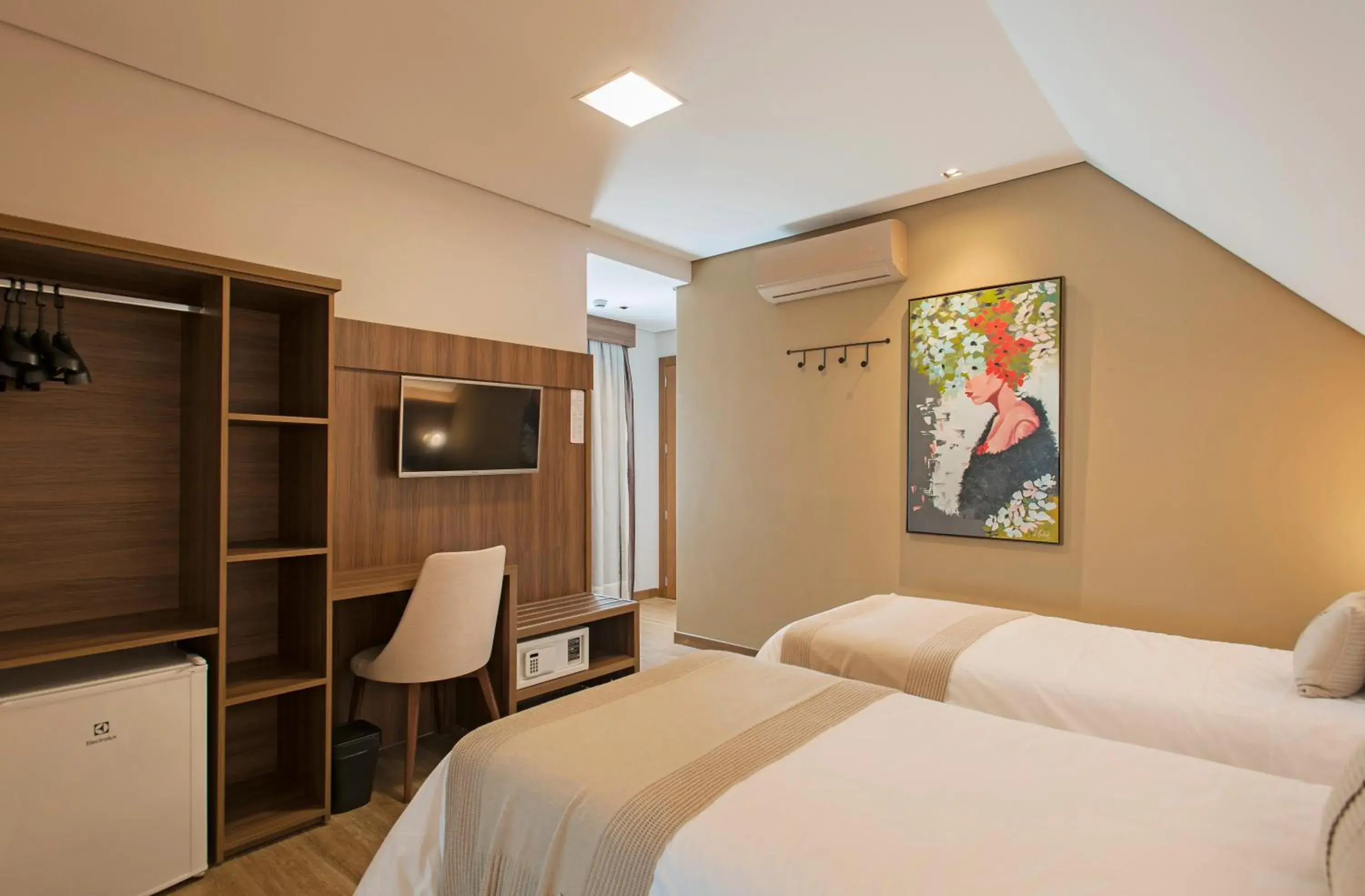 Quadruple Suite with King-size bed with Spa Bath in Hotel Fioreze Primo - 800m da Rua Coberta Quadruple Suite with King-size bed with Spa Bath in Hotel Fioreze Primo - 800m da Rua Coberta