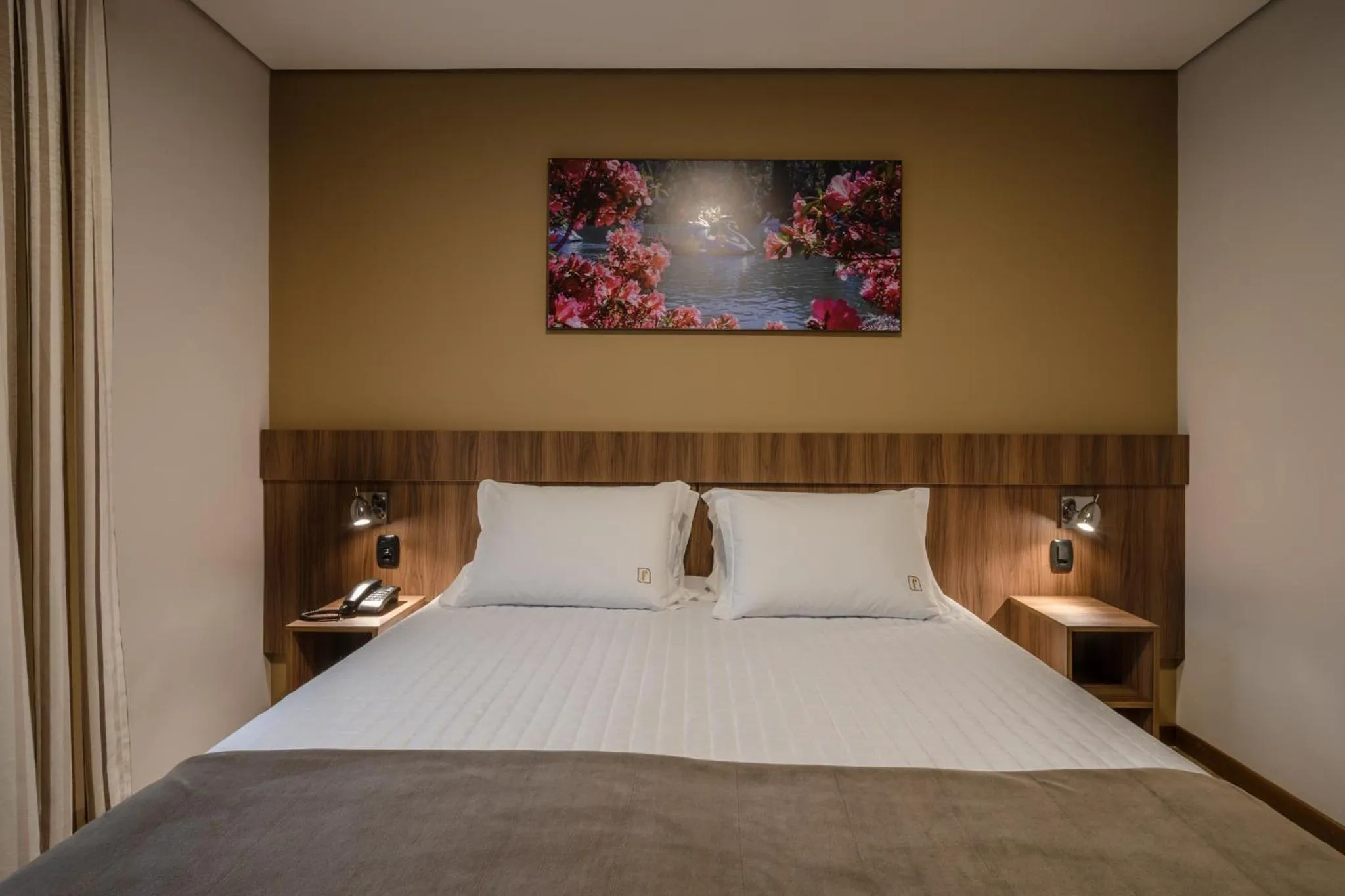 Bedroom, Bed in Hotel Fioreze Primo - 800m da Rua Coberta