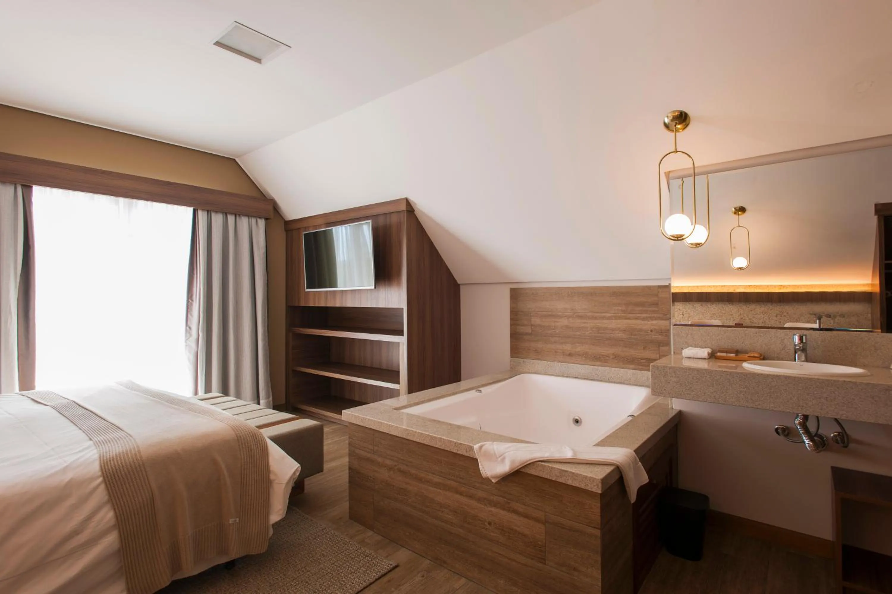 Bedroom, Bed in Hotel Fioreze Primo - 800m da Rua Coberta