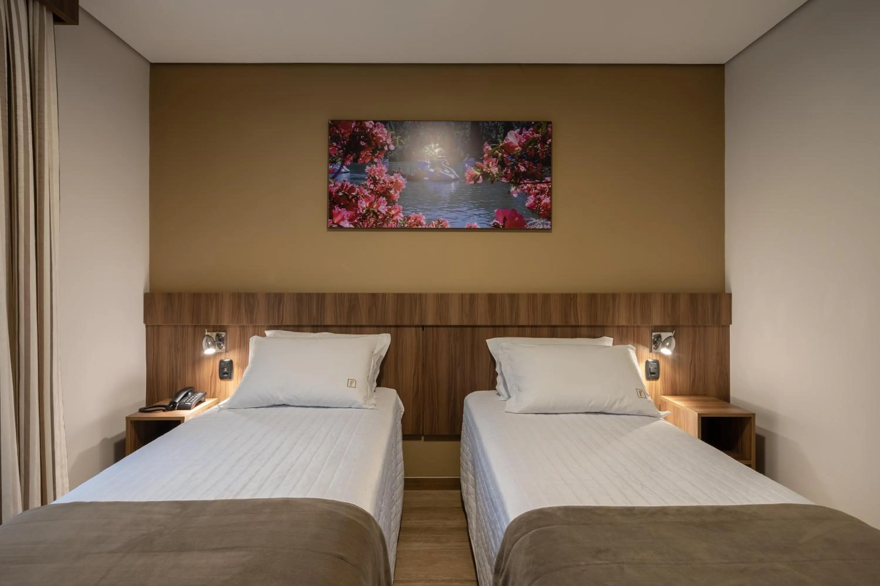 Bedroom, Bed in Hotel Fioreze Primo - 800m da Rua Coberta