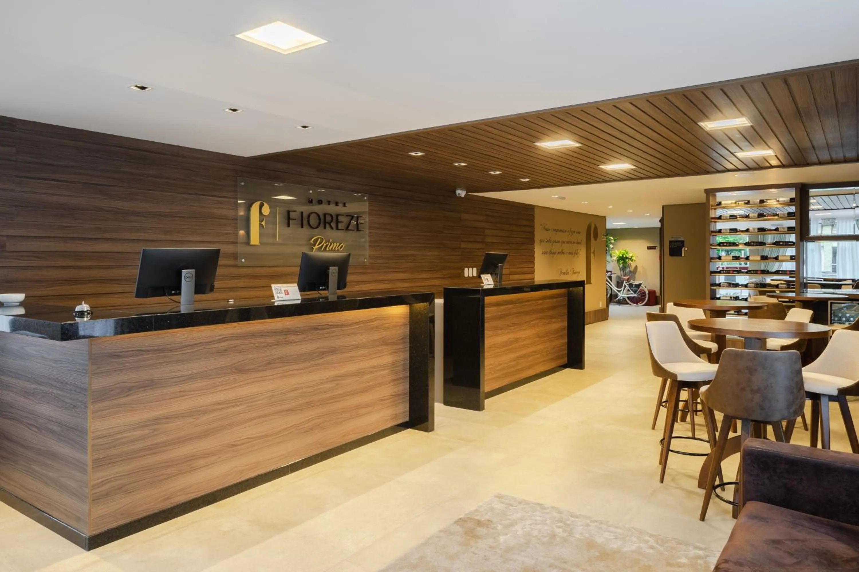 Lobby or reception in Hotel Fioreze Primo - 800m da Rua Coberta