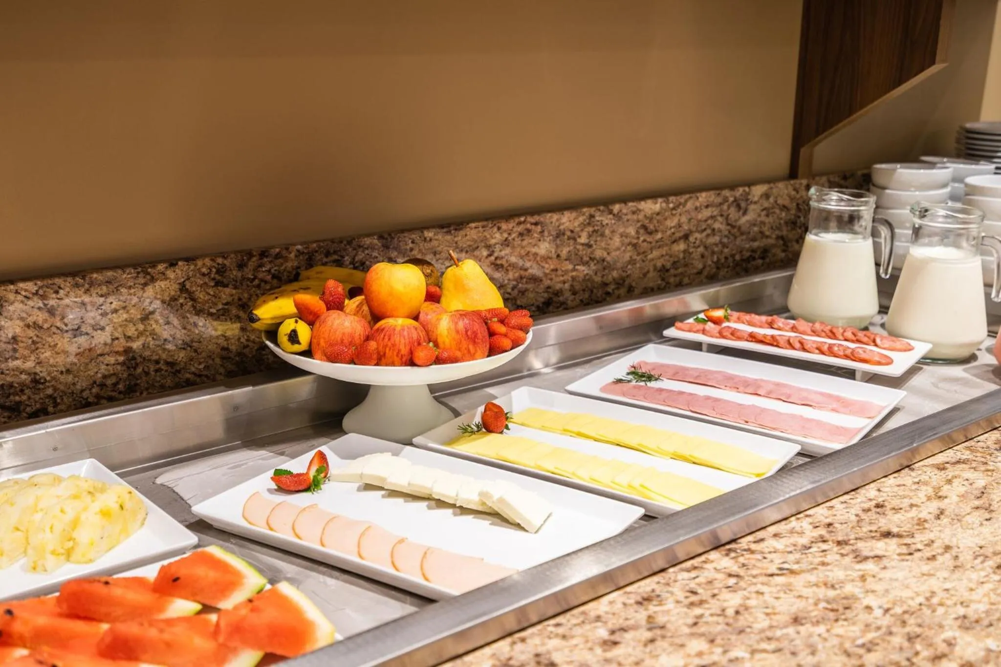 Buffet breakfast in Hotel Fioreze Primo - 800m da Rua Coberta