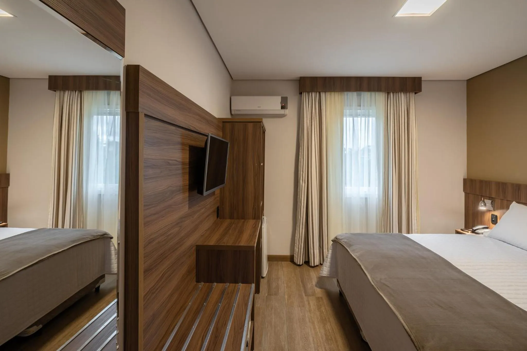 Bedroom, Bed in Hotel Fioreze Primo - 800m da Rua Coberta