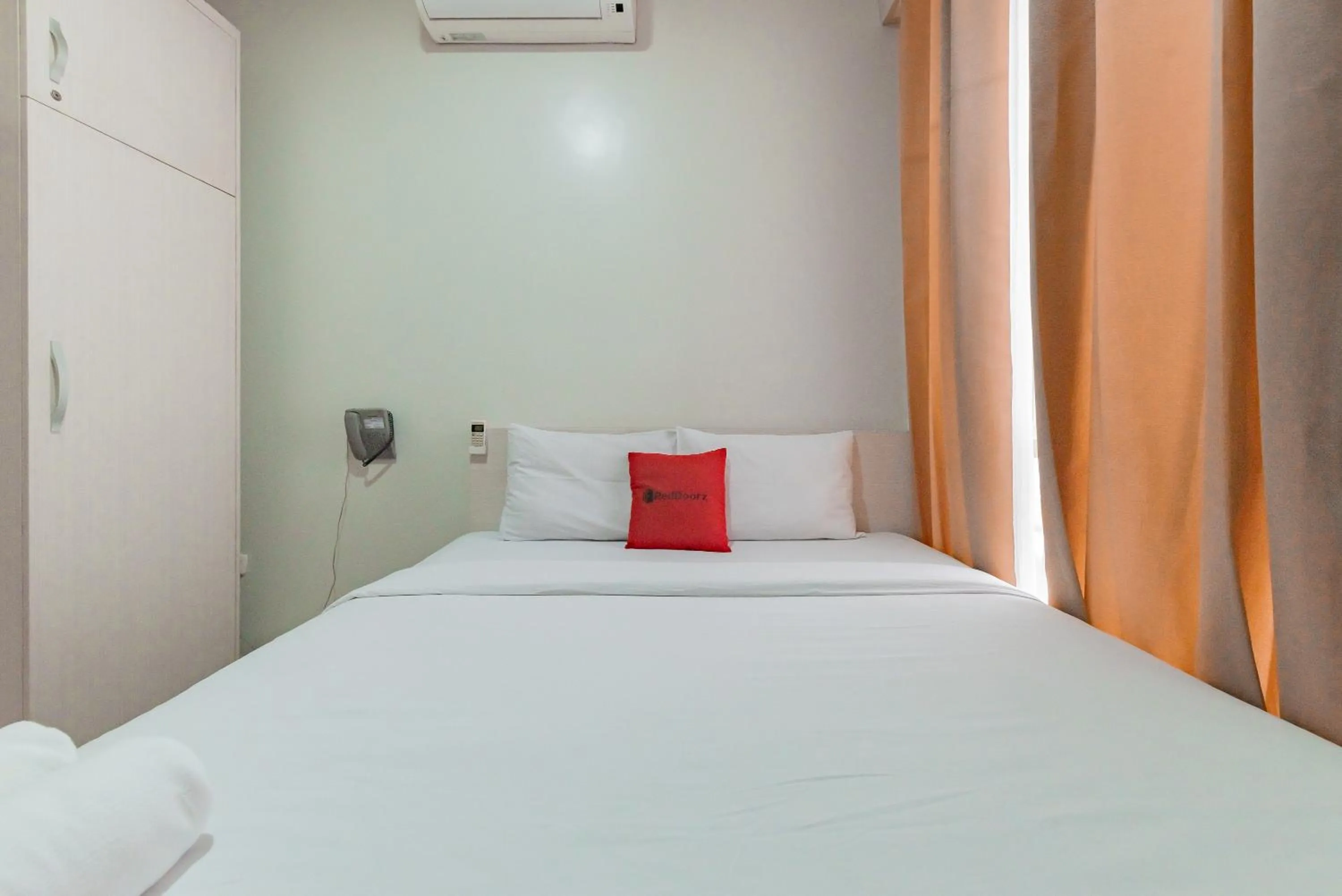 Bed in RedDoorz near Pasar Baru Bandung