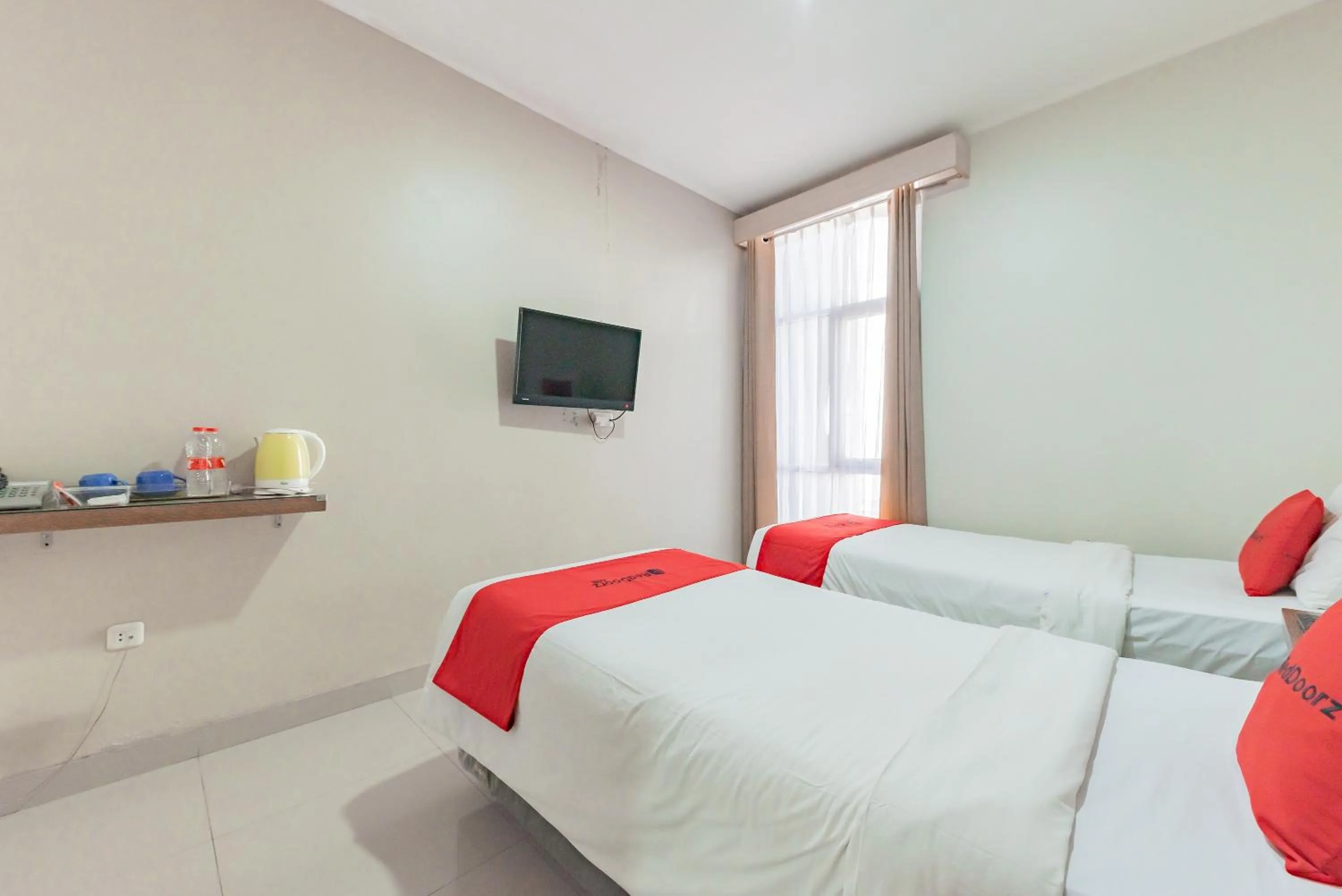 Bed in RedDoorz near Pasar Baru Bandung