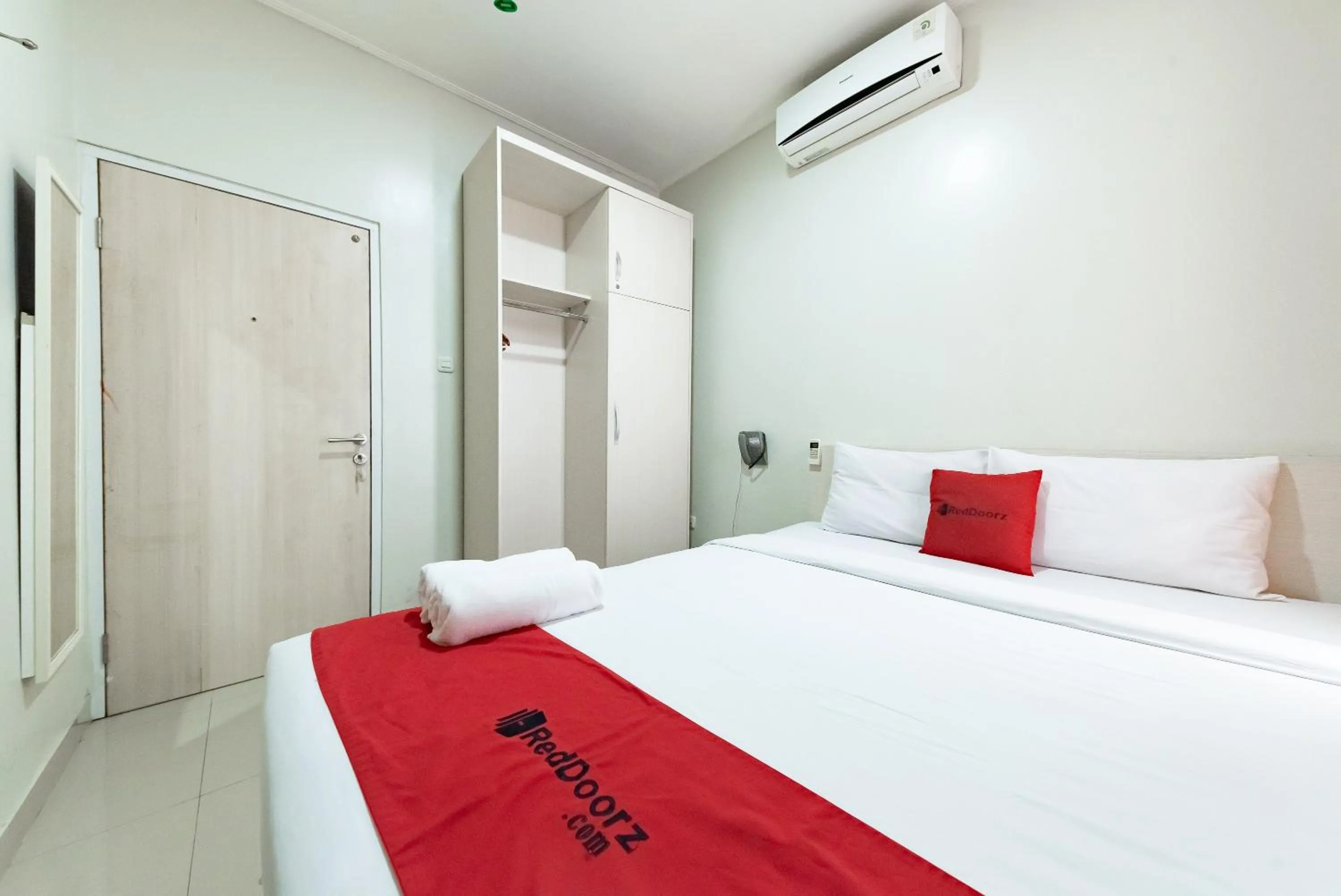 Bed in RedDoorz near Pasar Baru Bandung