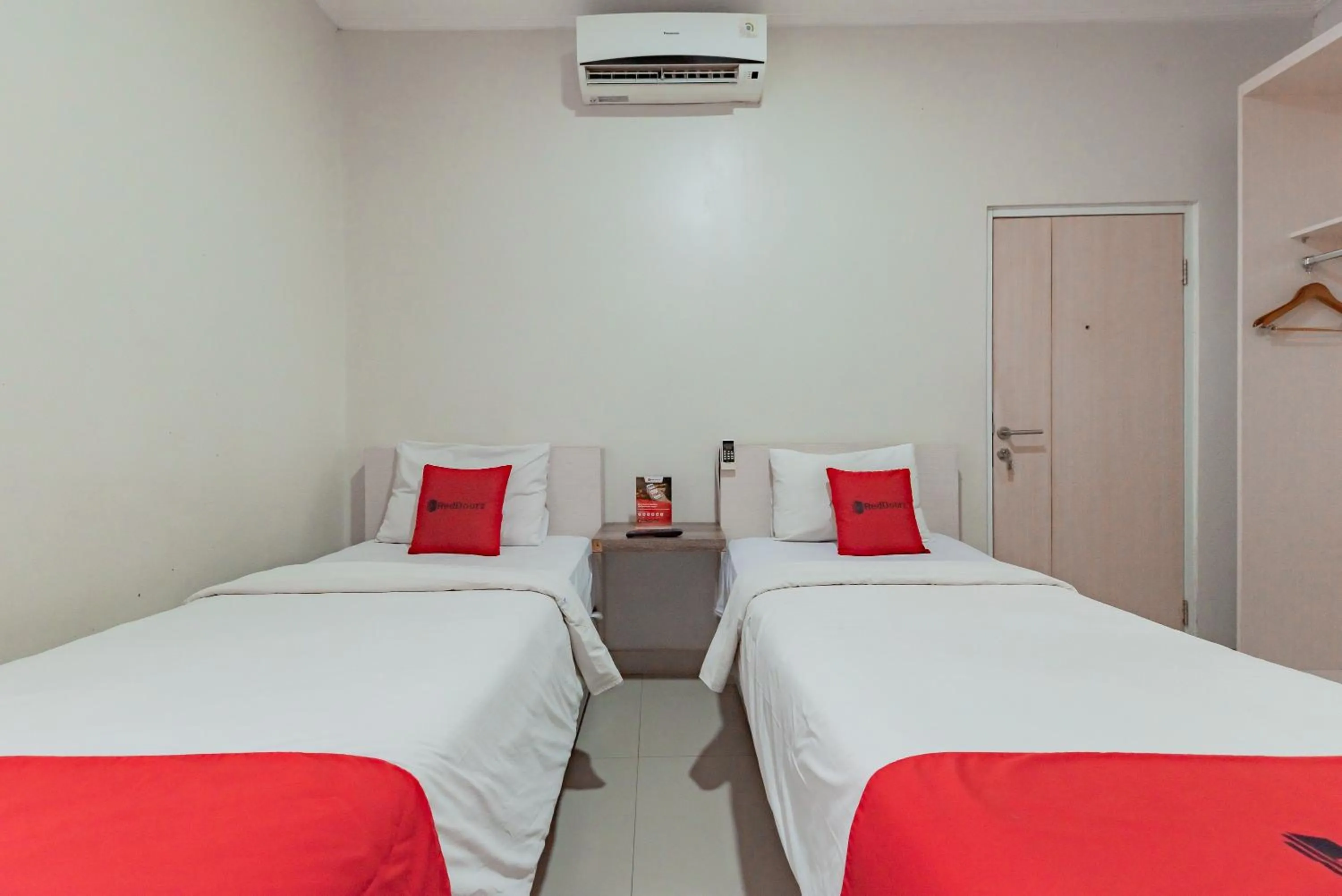 Bed in RedDoorz near Pasar Baru Bandung