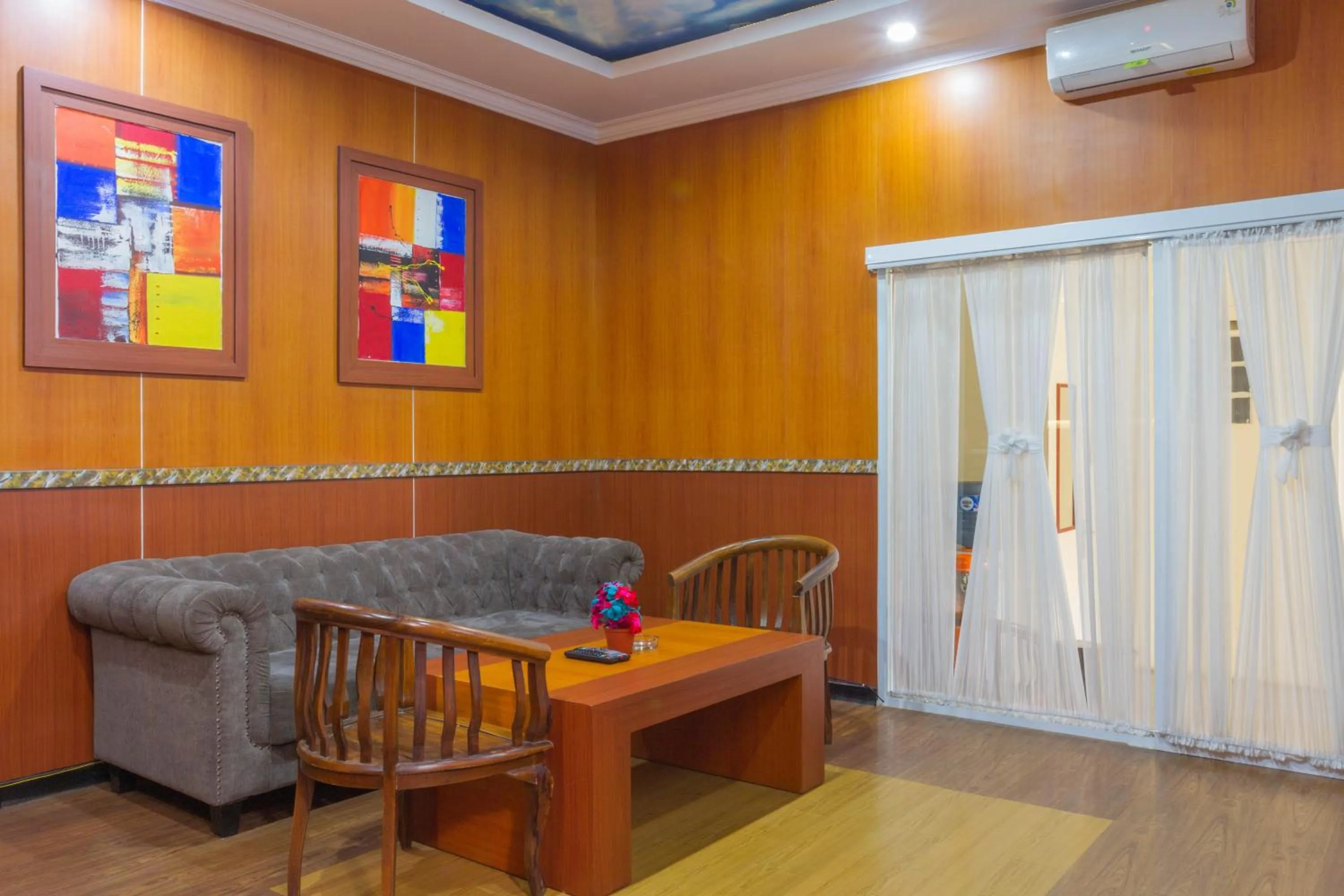 Lobby or reception in RedDoorz Plus near IPDN