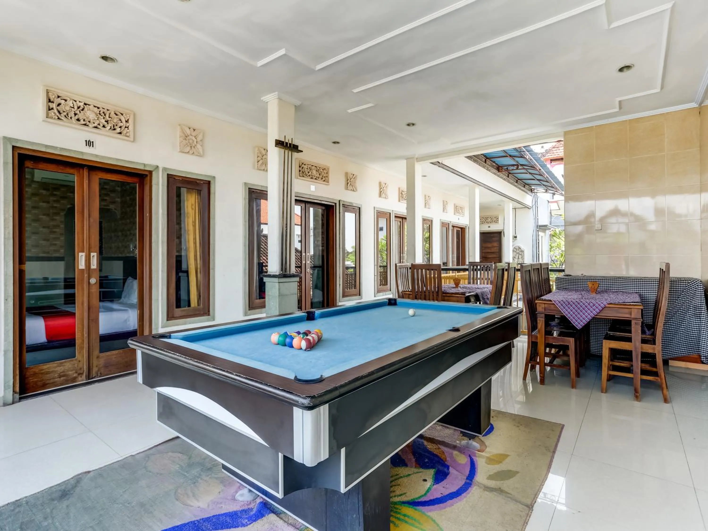 Restaurant/places to eat in Antara Sunset Road