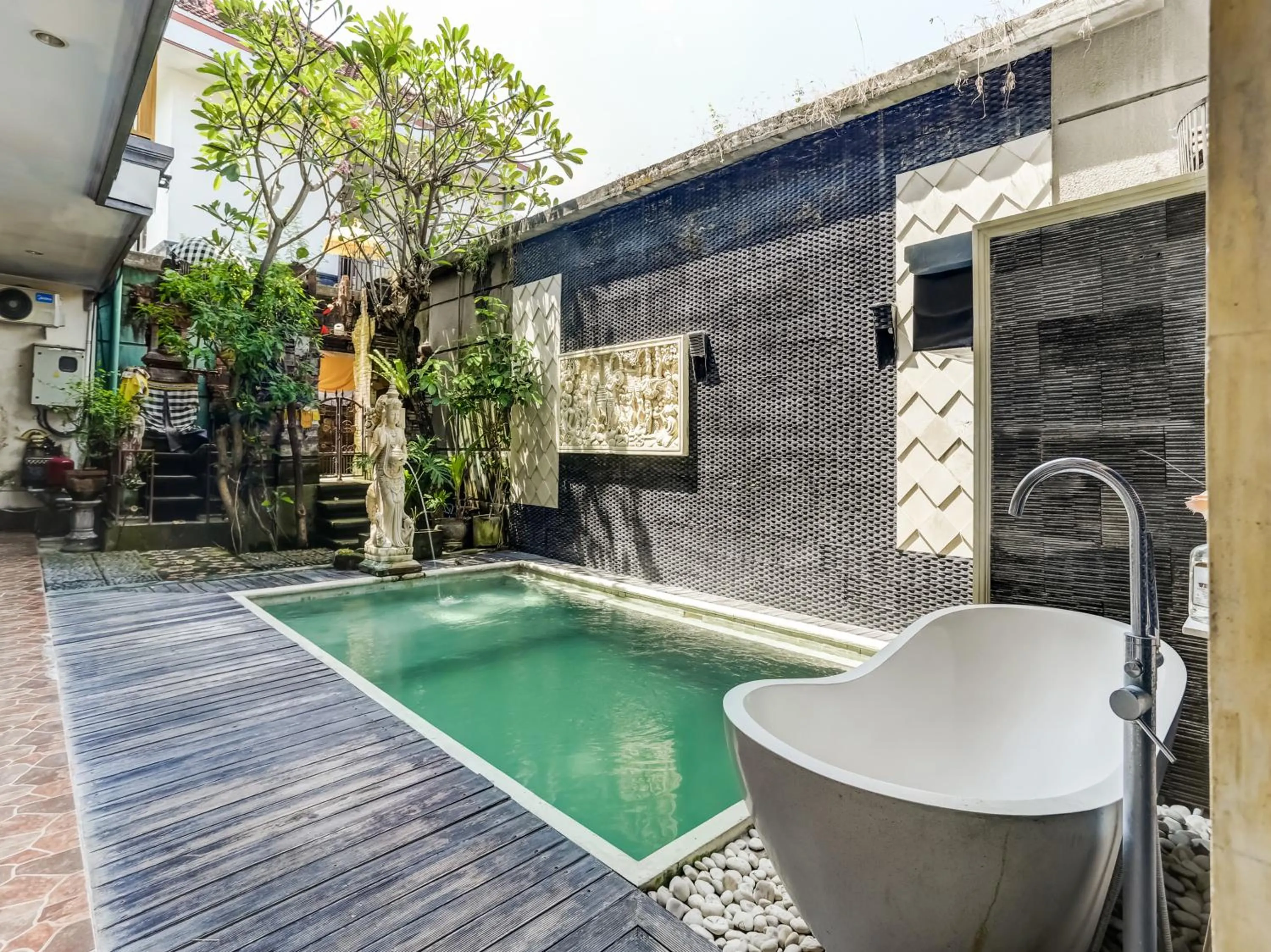 Swimming pool in Antara Sunset Road