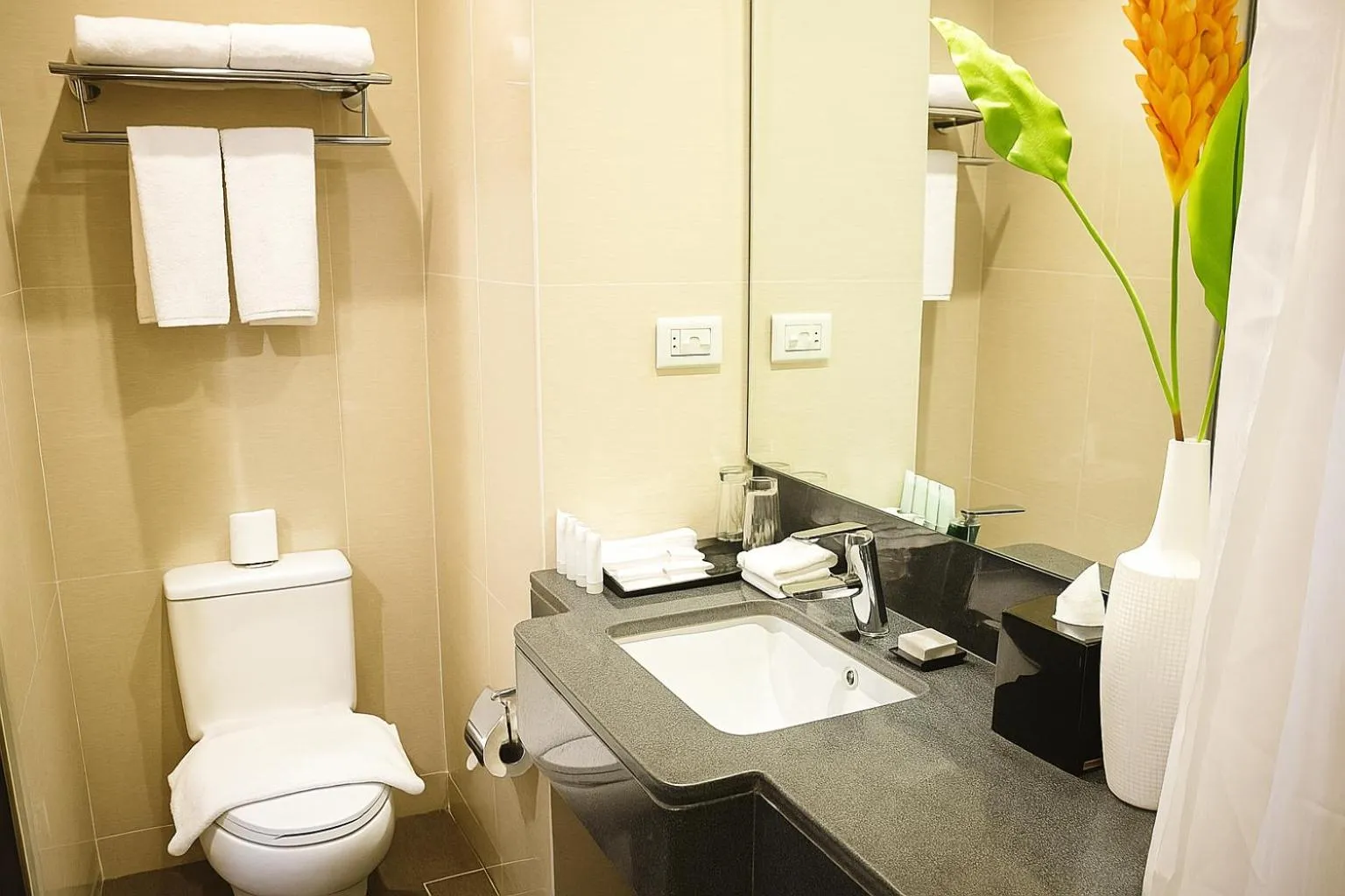 Shower in Hotel Lucky Chinatown Binondo Manila