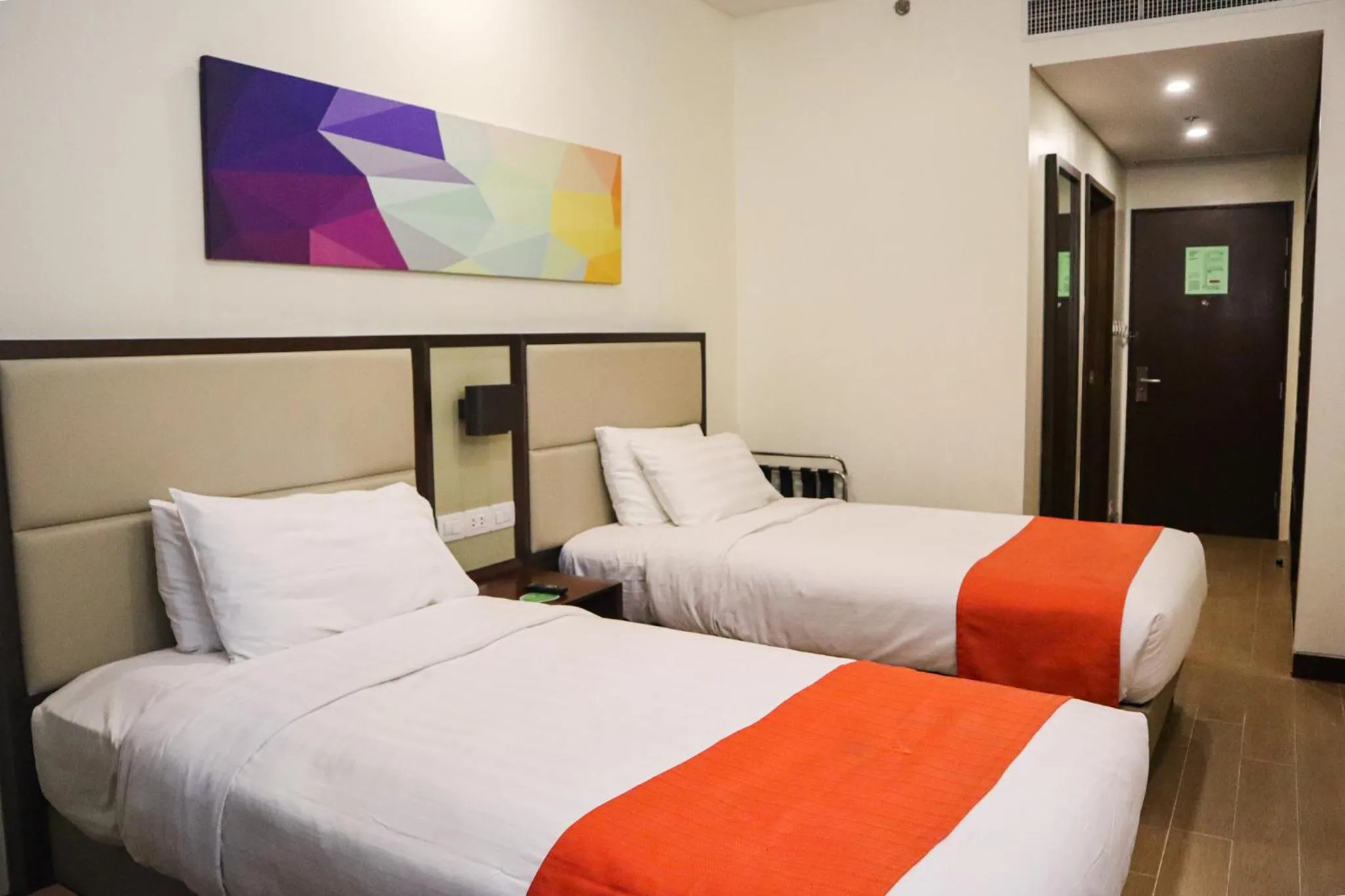 Photo of the whole room, Bed in Hotel Lucky Chinatown Binondo Manila