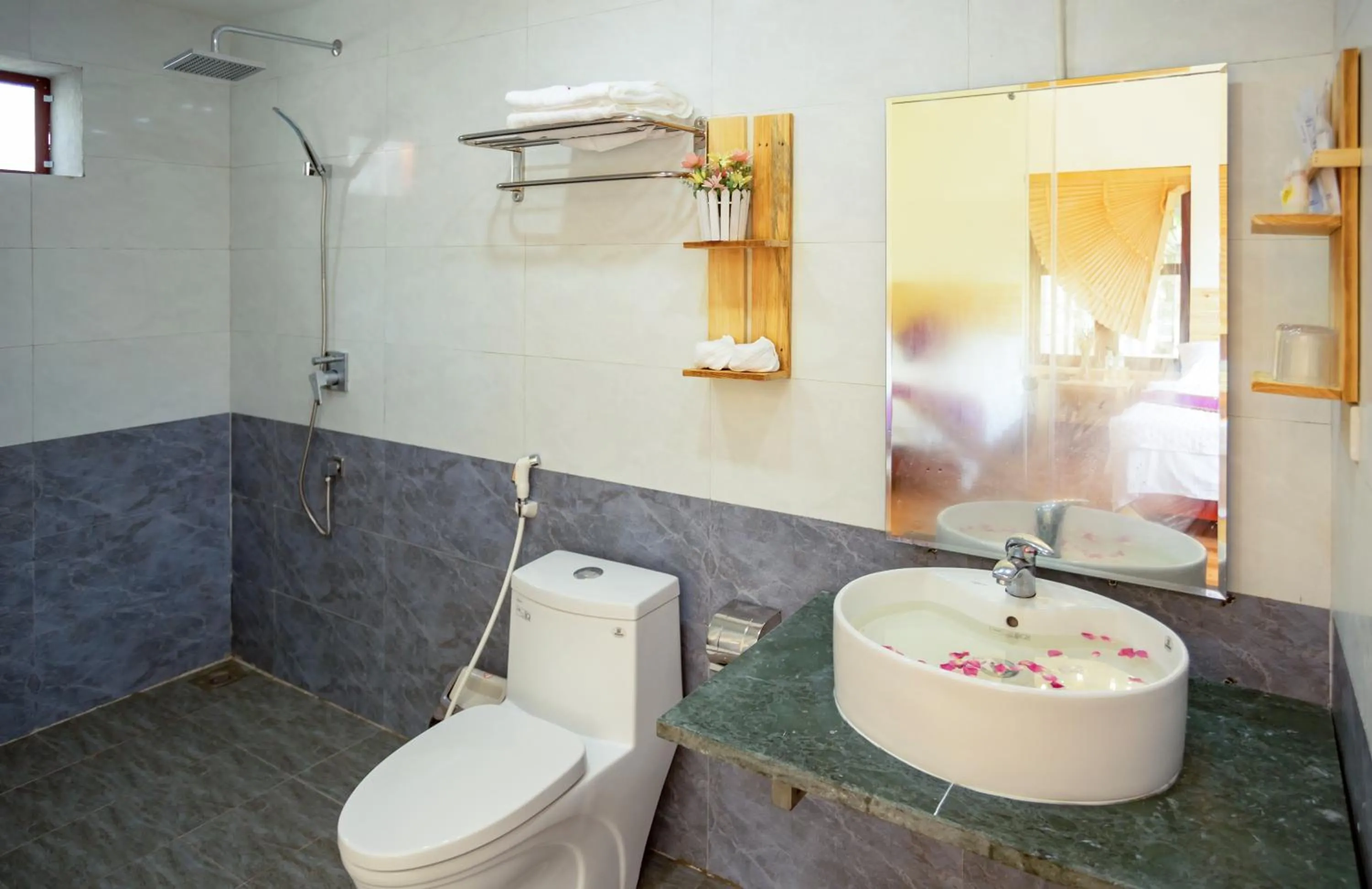 Shower in Tam Coc Lavender Homestay -Authentic Ninh Binh Experiences