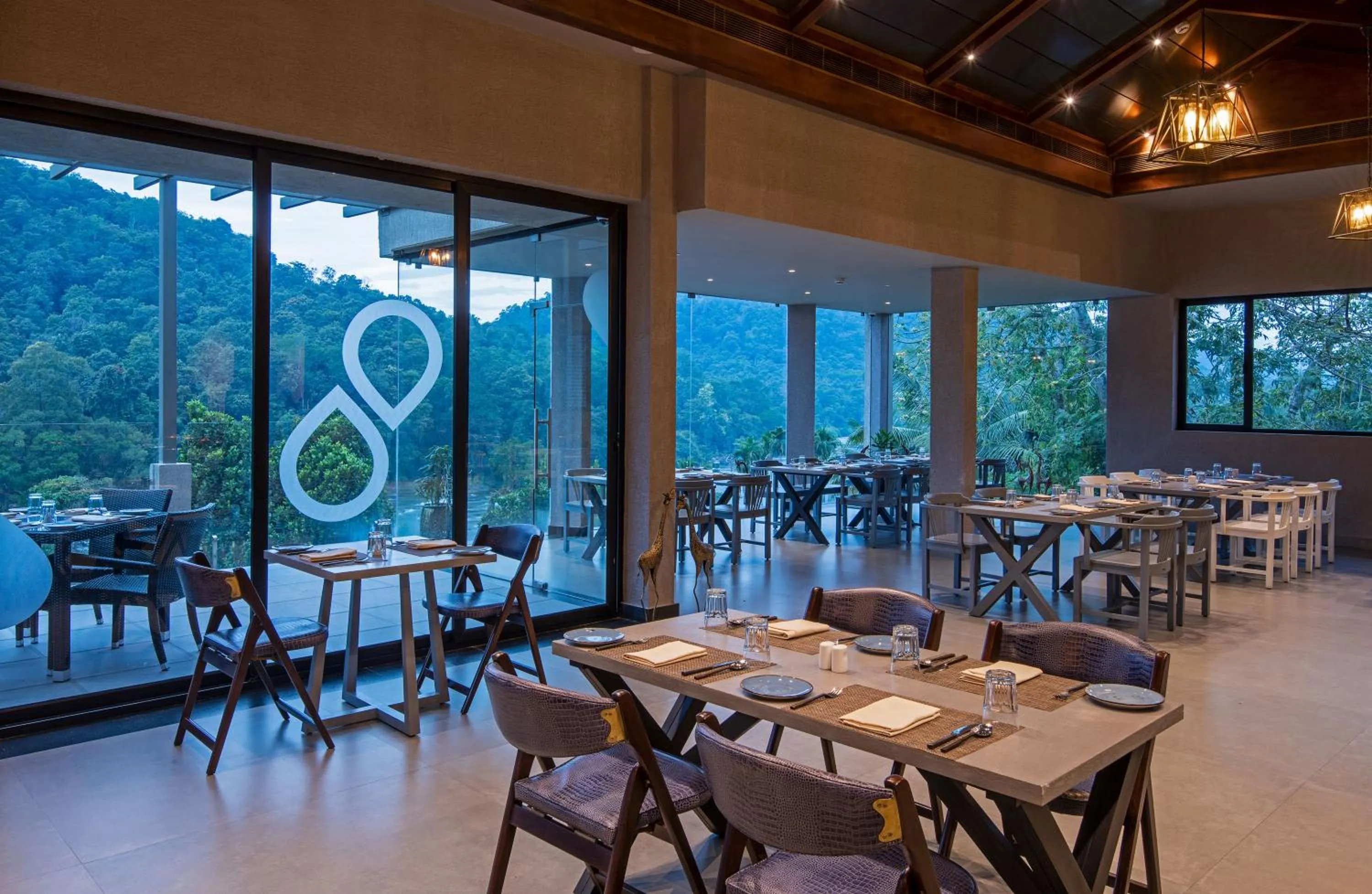 Restaurant/places to eat in Niraamaya Retreats Samroha Athirappilly