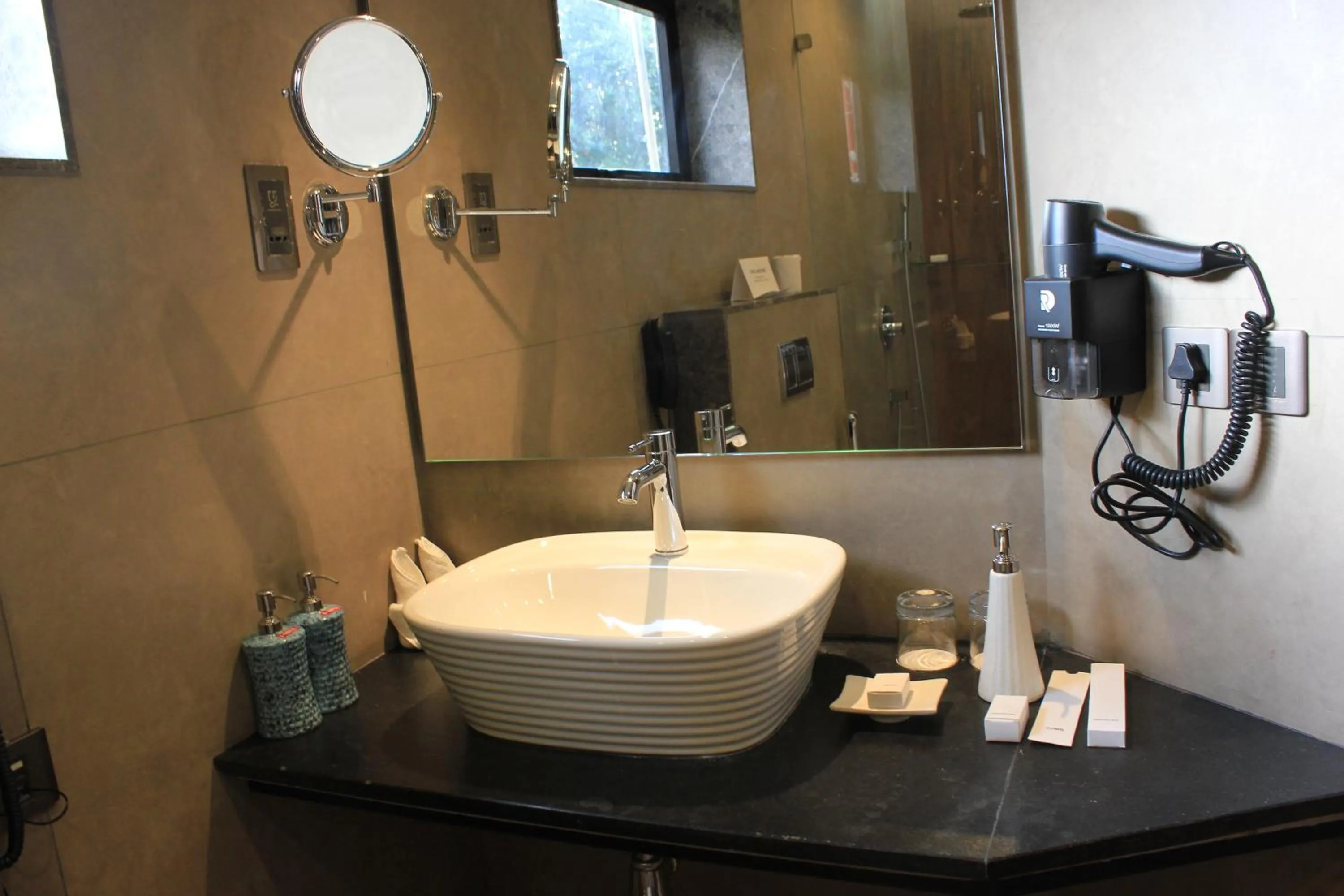 Bathroom in Niraamaya Retreats Samroha Athirappilly