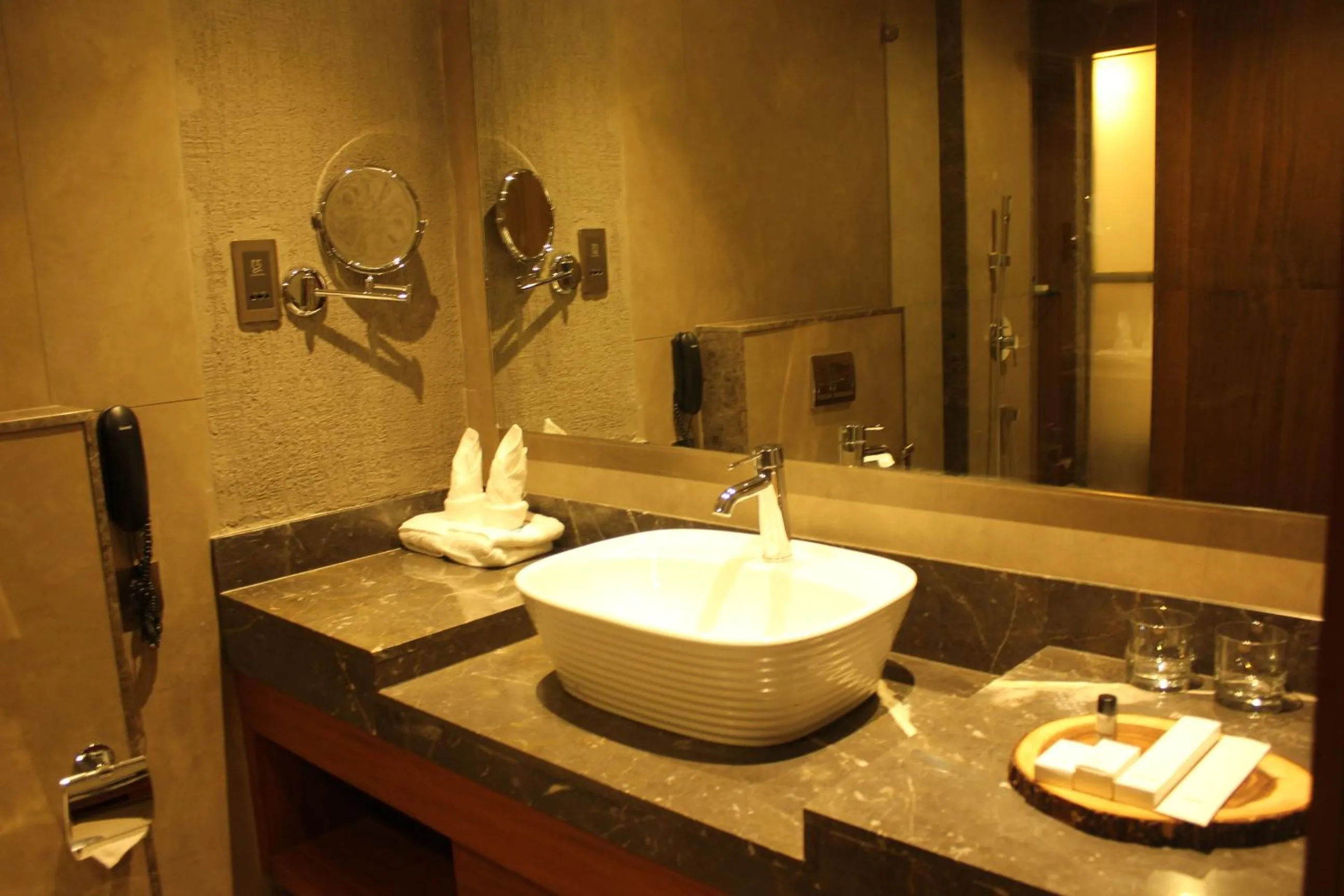 Bathroom in Niraamaya Retreats Samroha Athirappilly