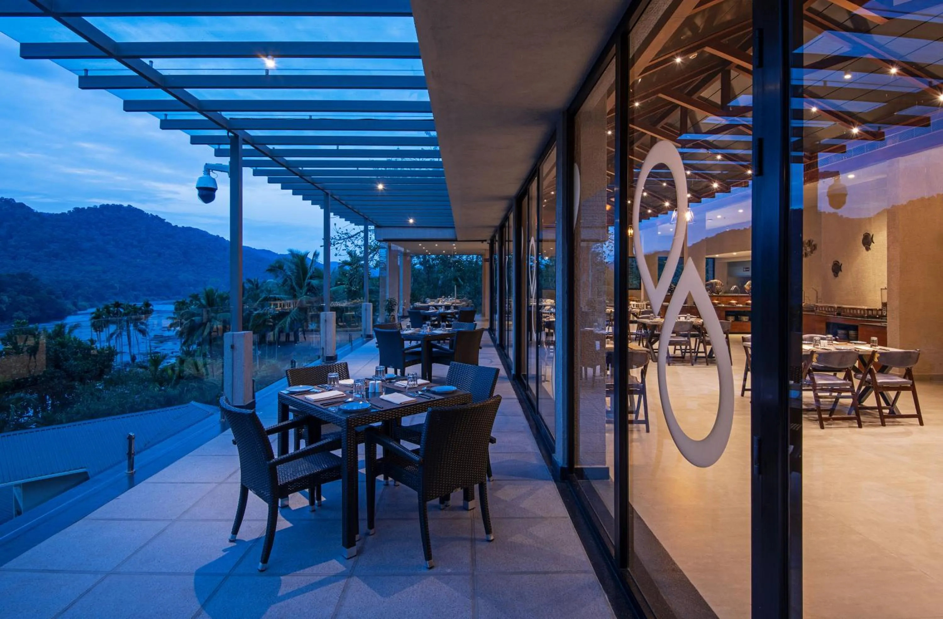 Restaurant/places to eat in Niraamaya Retreats Samroha Athirappilly