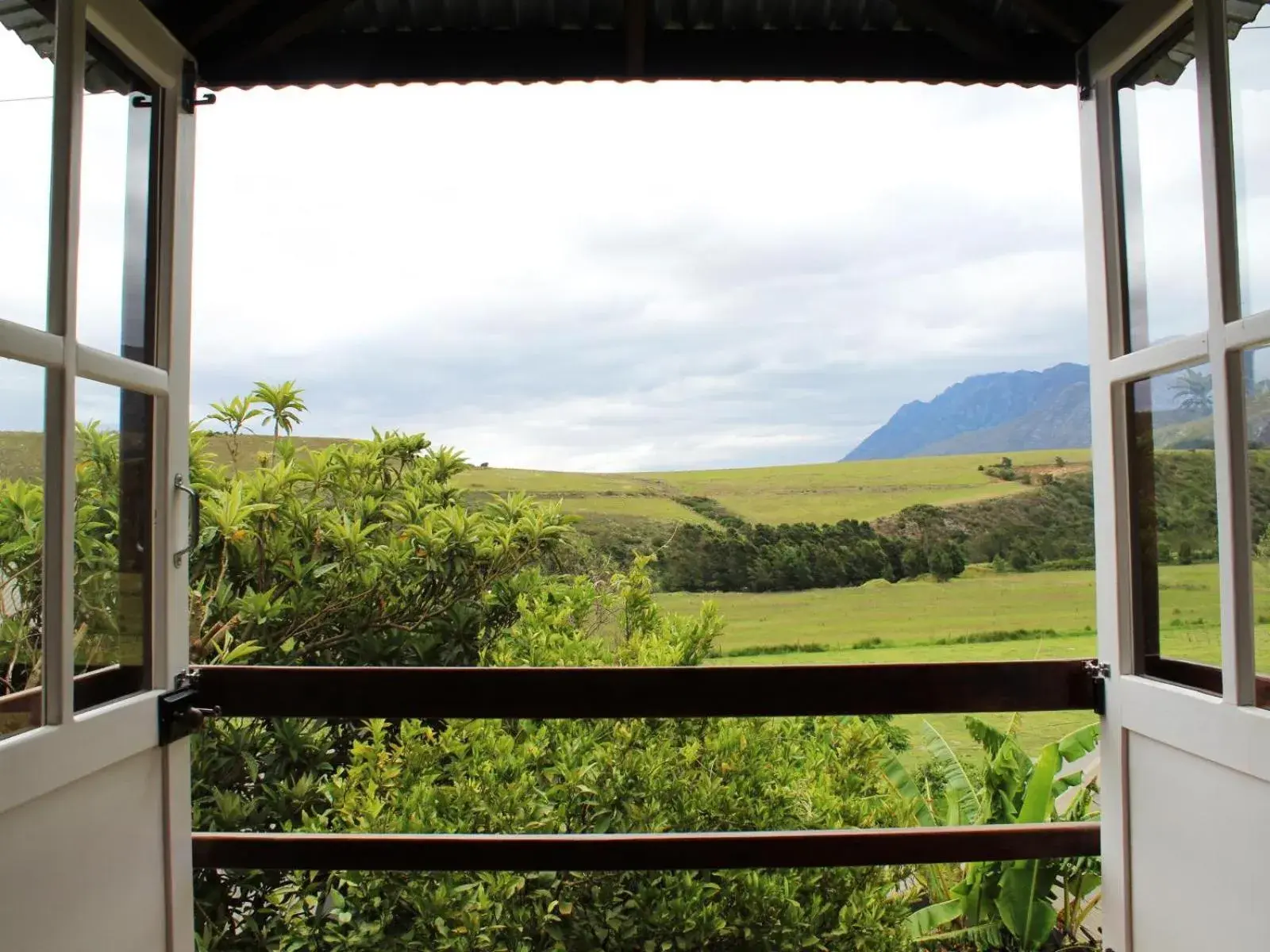 Cottage with Garden View (4 Adults + 2 Children) in Arumvale Country Retreat Cottage with Garden View (4 Adults + 2 Children) in Arumvale Country Retreat